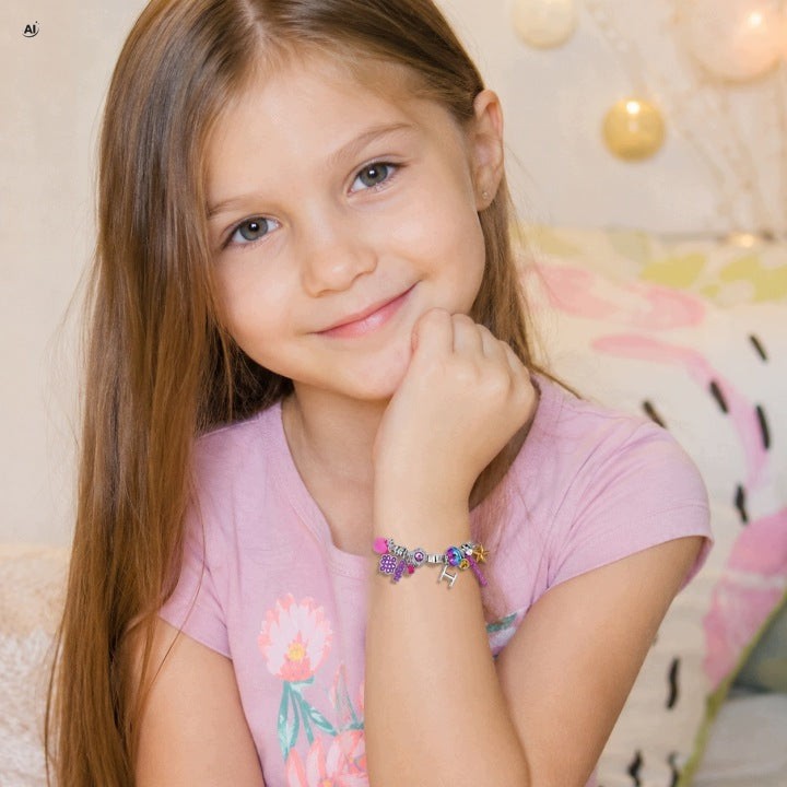 Bransoletka z kolorowymi zawieszkami charms, regulowana