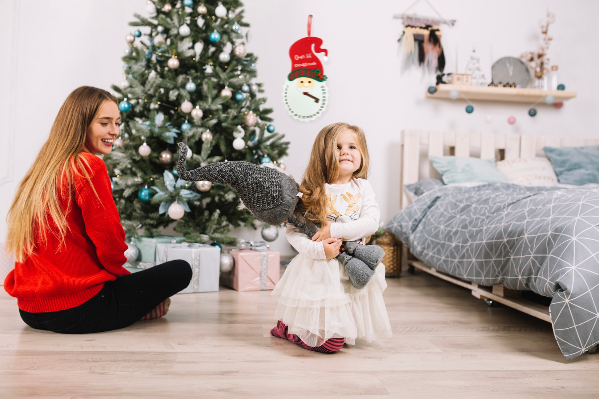 Kalendarz adwentowy uroczy zegar świąteczny z Mikołajem