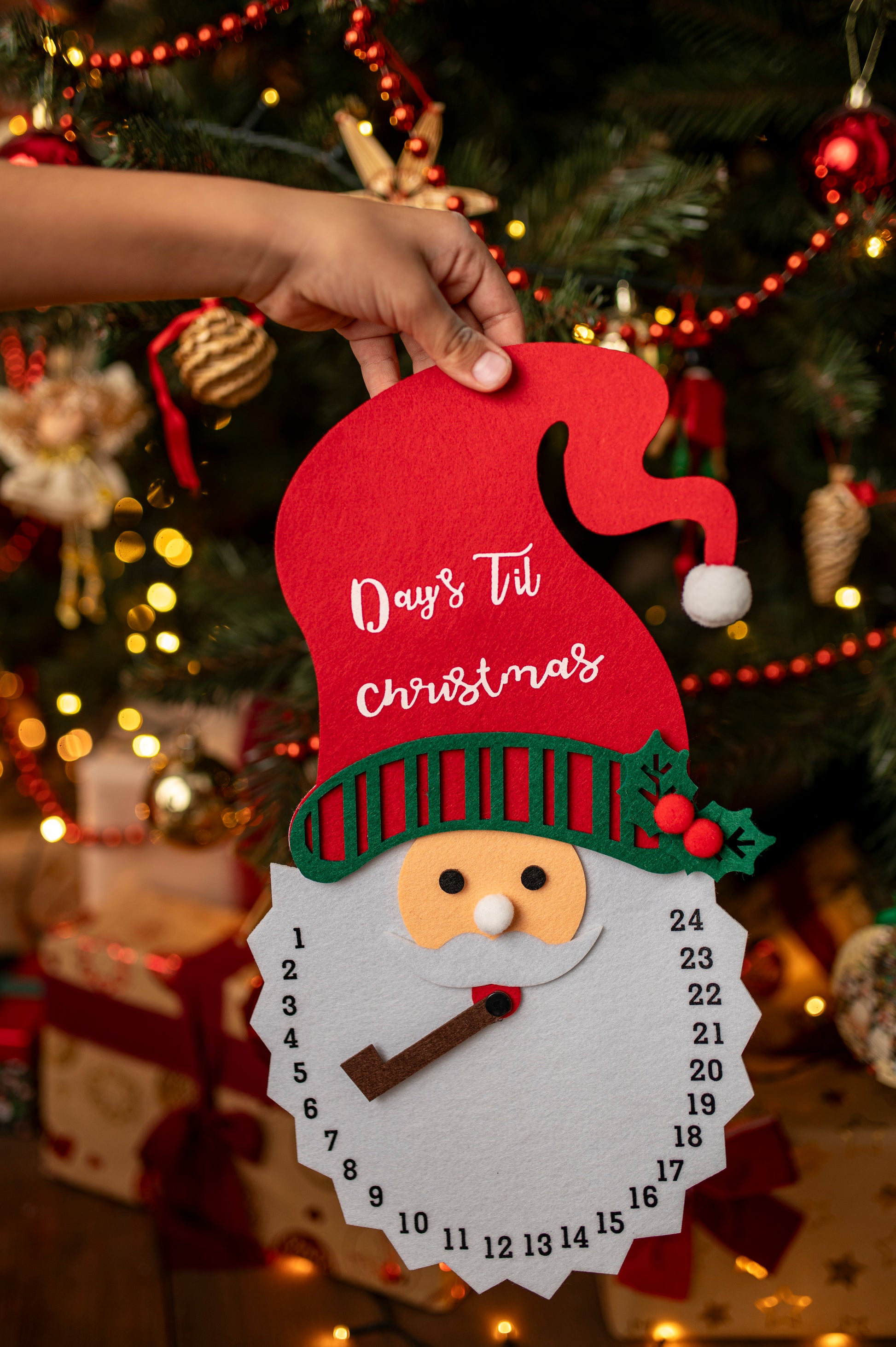 Kalendarz adwentowy uroczy zegar świąteczny z Mikołajem