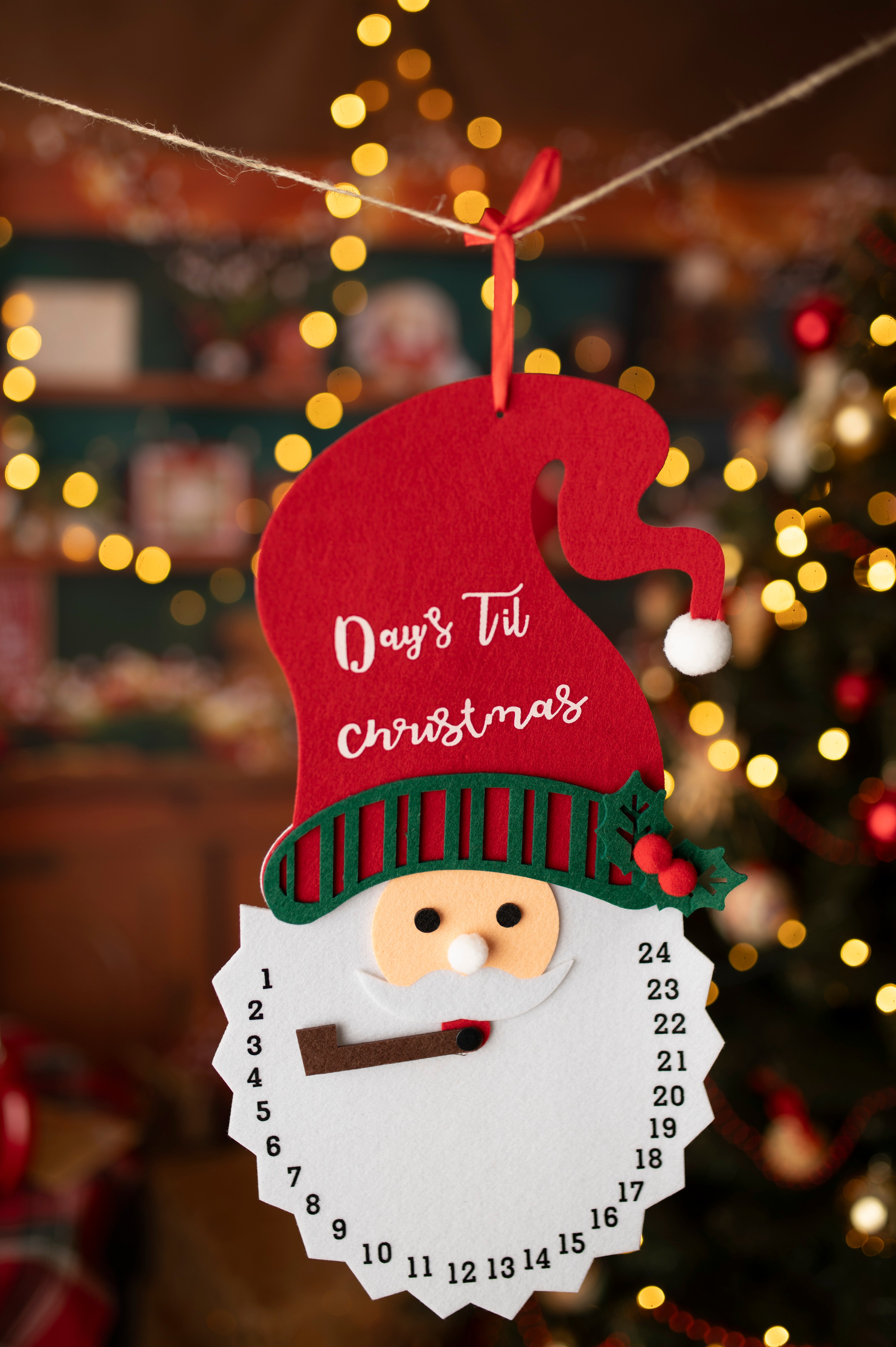 Kalendarz adwentowy uroczy zegar świąteczny z Mikołajem