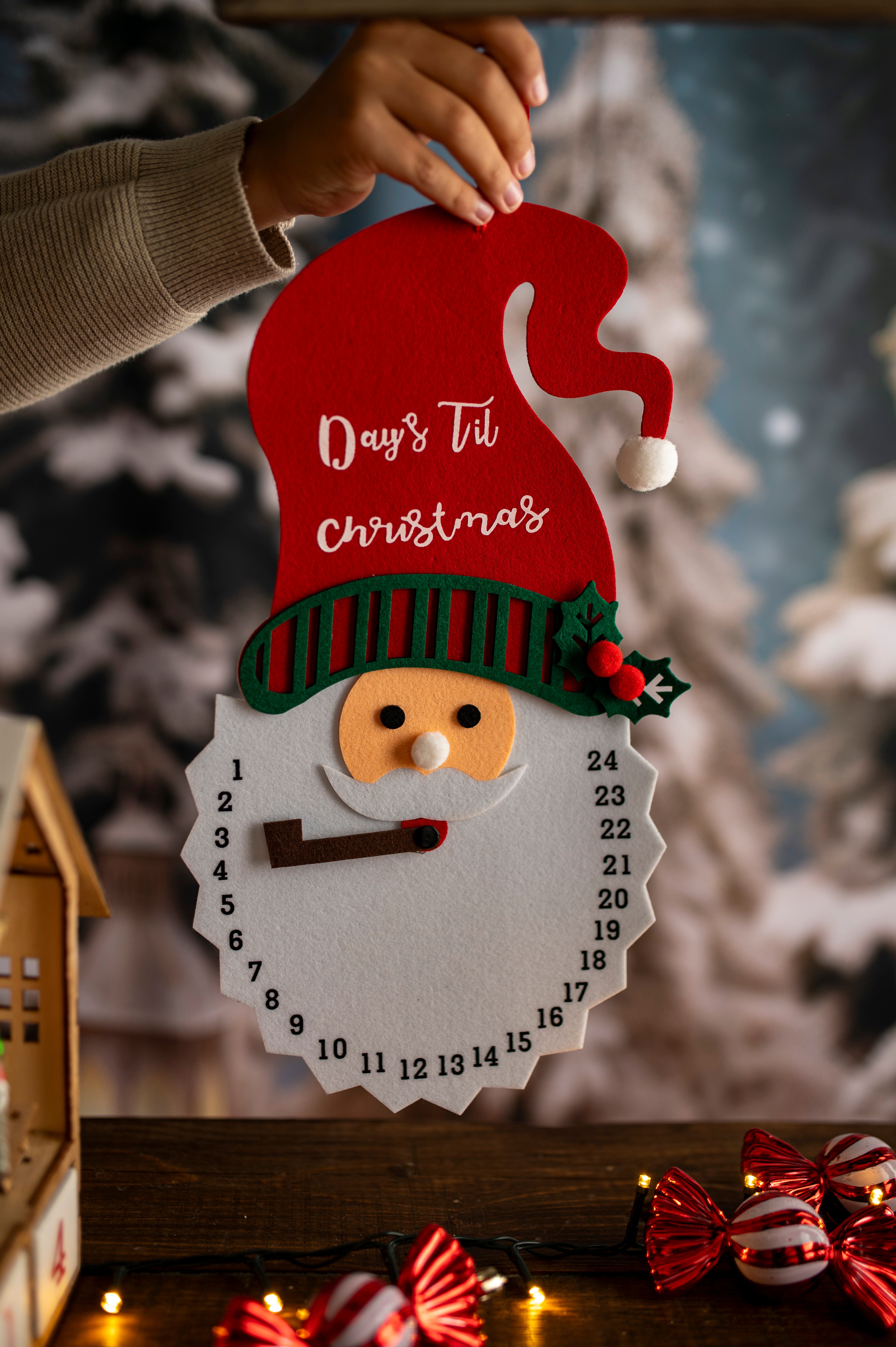 Kalendarz adwentowy uroczy zegar świąteczny z Mikołajem