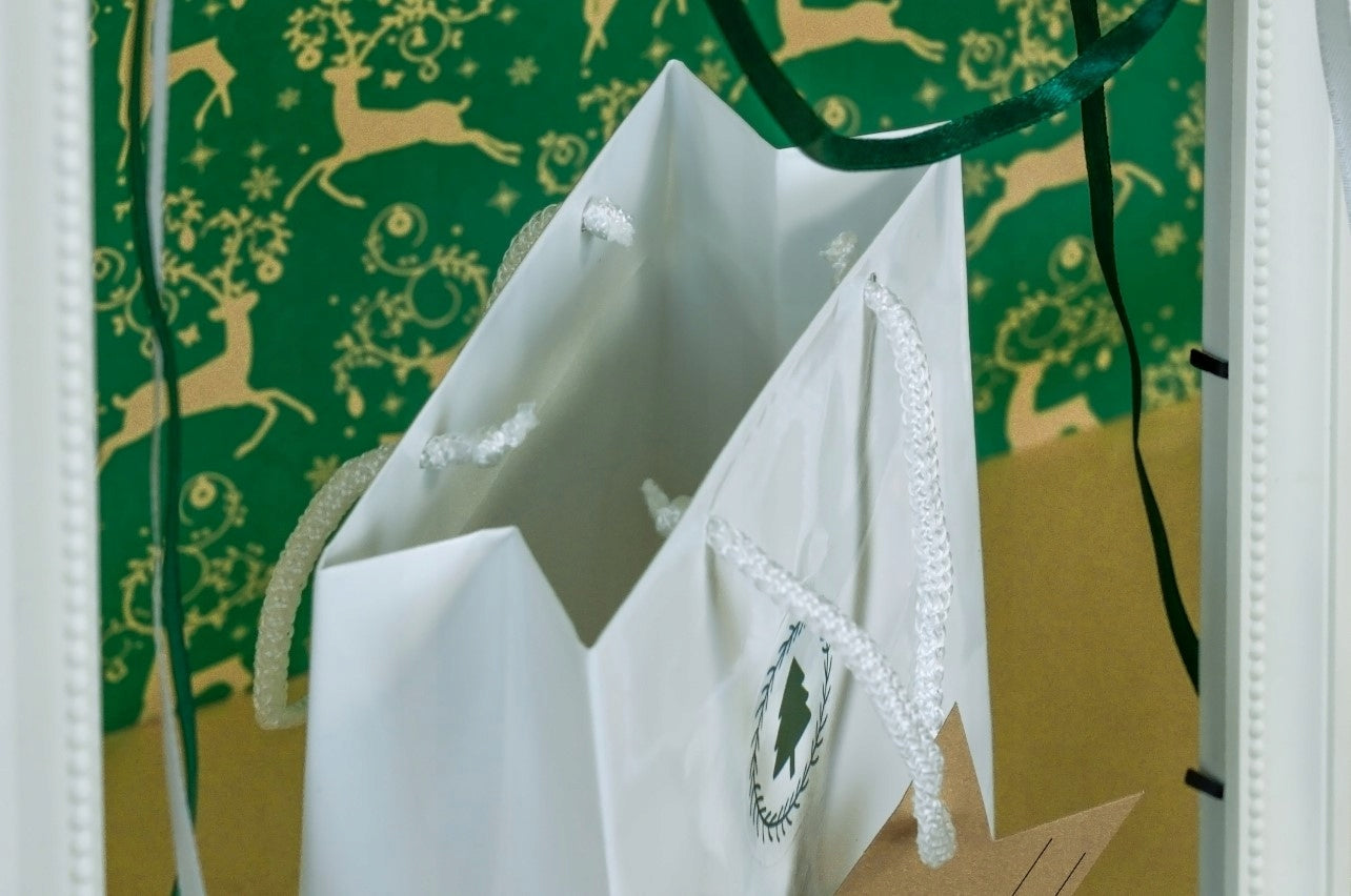 Zestaw świątecznych toreb papierowych z naklejkami i winietkami – mix rozmiarów