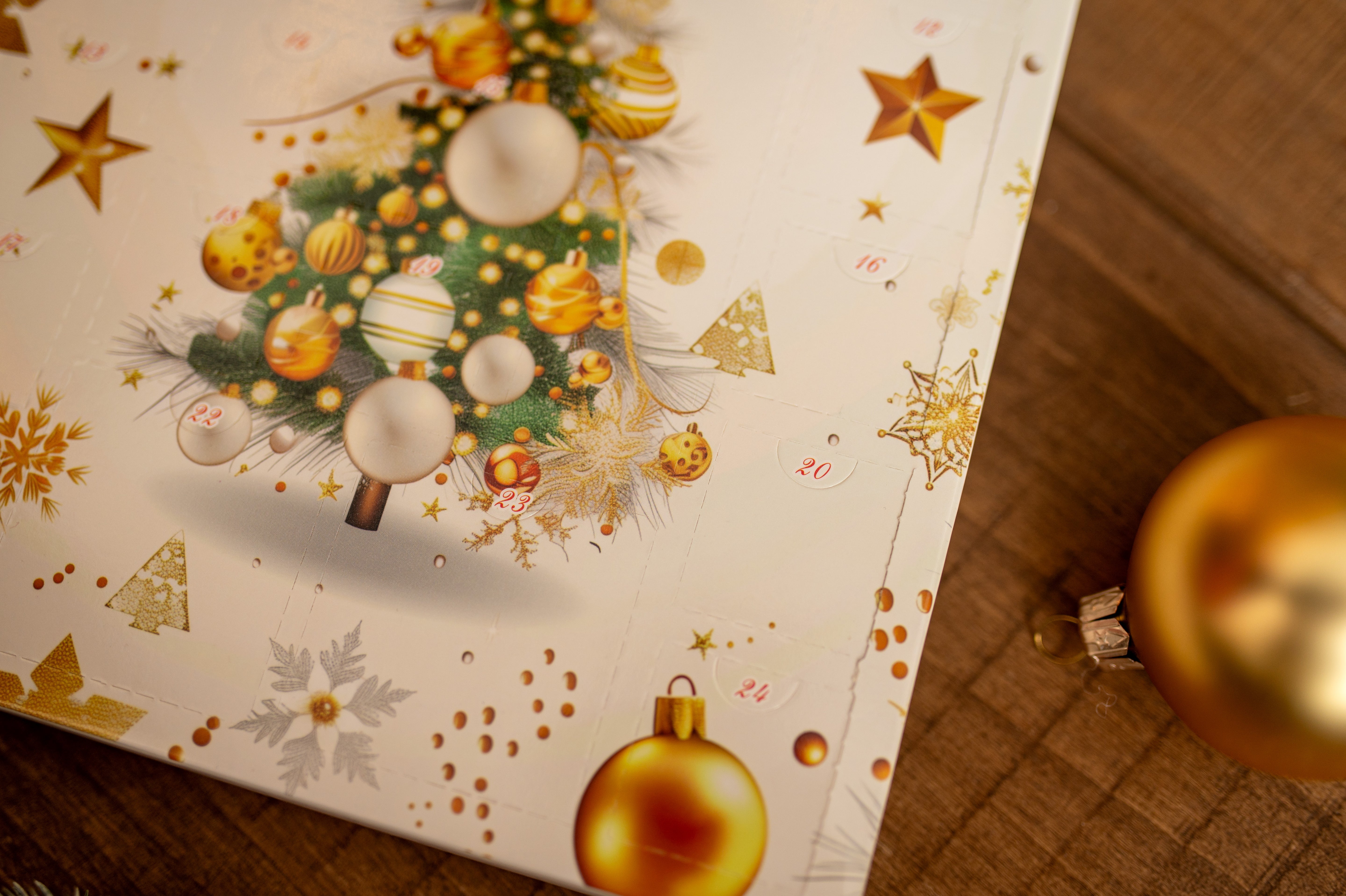 Świąteczny Kalendarz Adwentowy Z Biżuterią