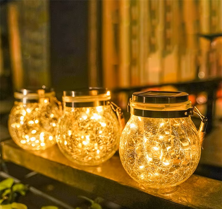 Solarna lampa ogrodowa LED typu „crackle”