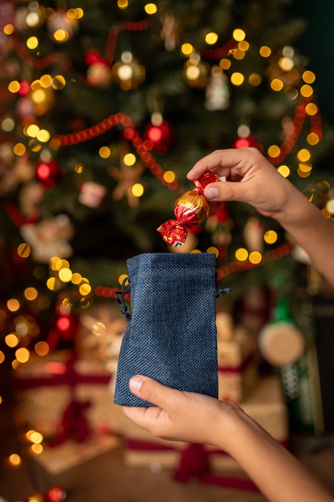 Kalendarz Adwentowy 24 Wiszące Woreczki z Naklejkami