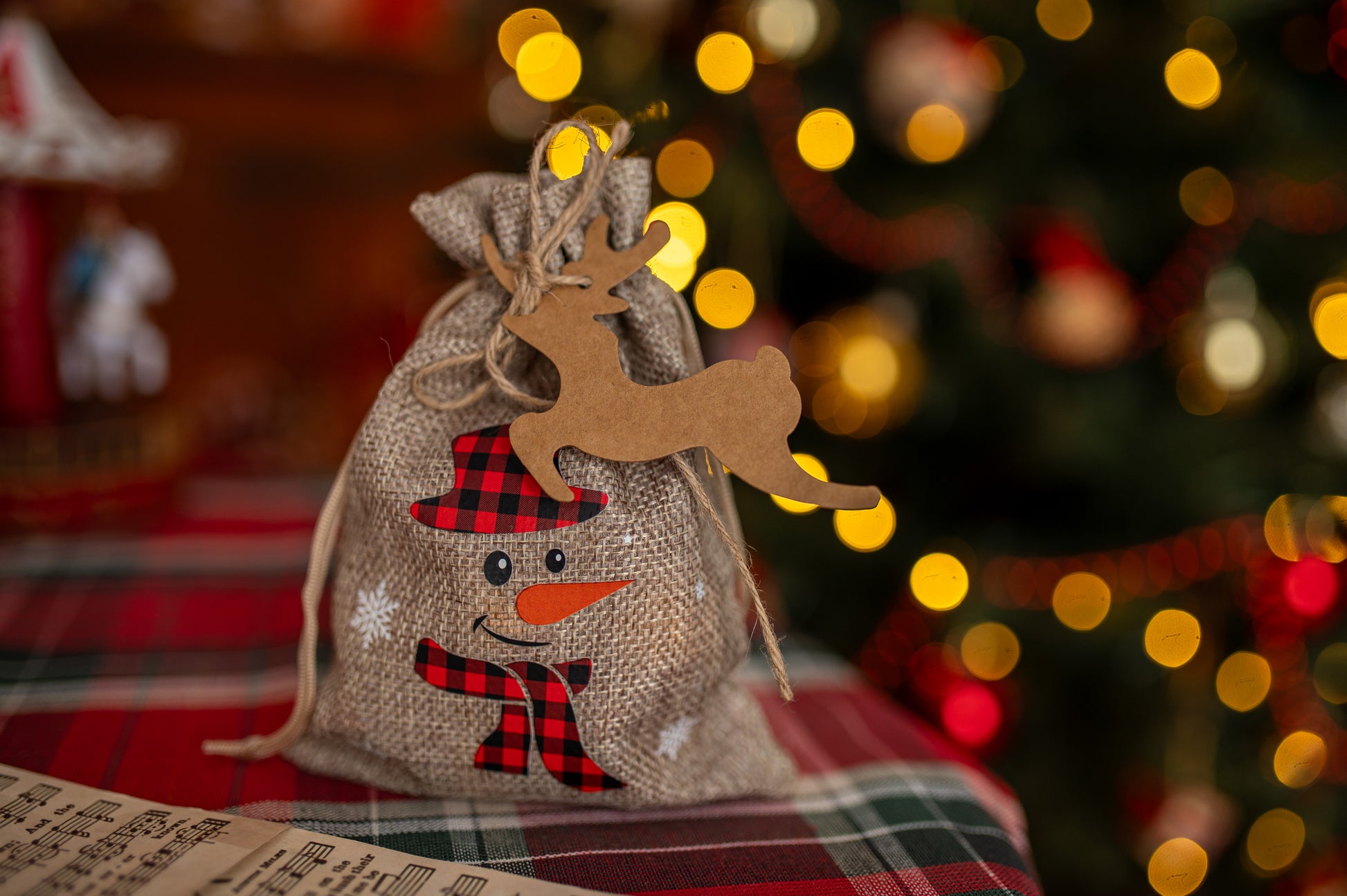 \\10.0.0.111\wspolne\Święta 2025\papier toaletowy świąteczny 10szt