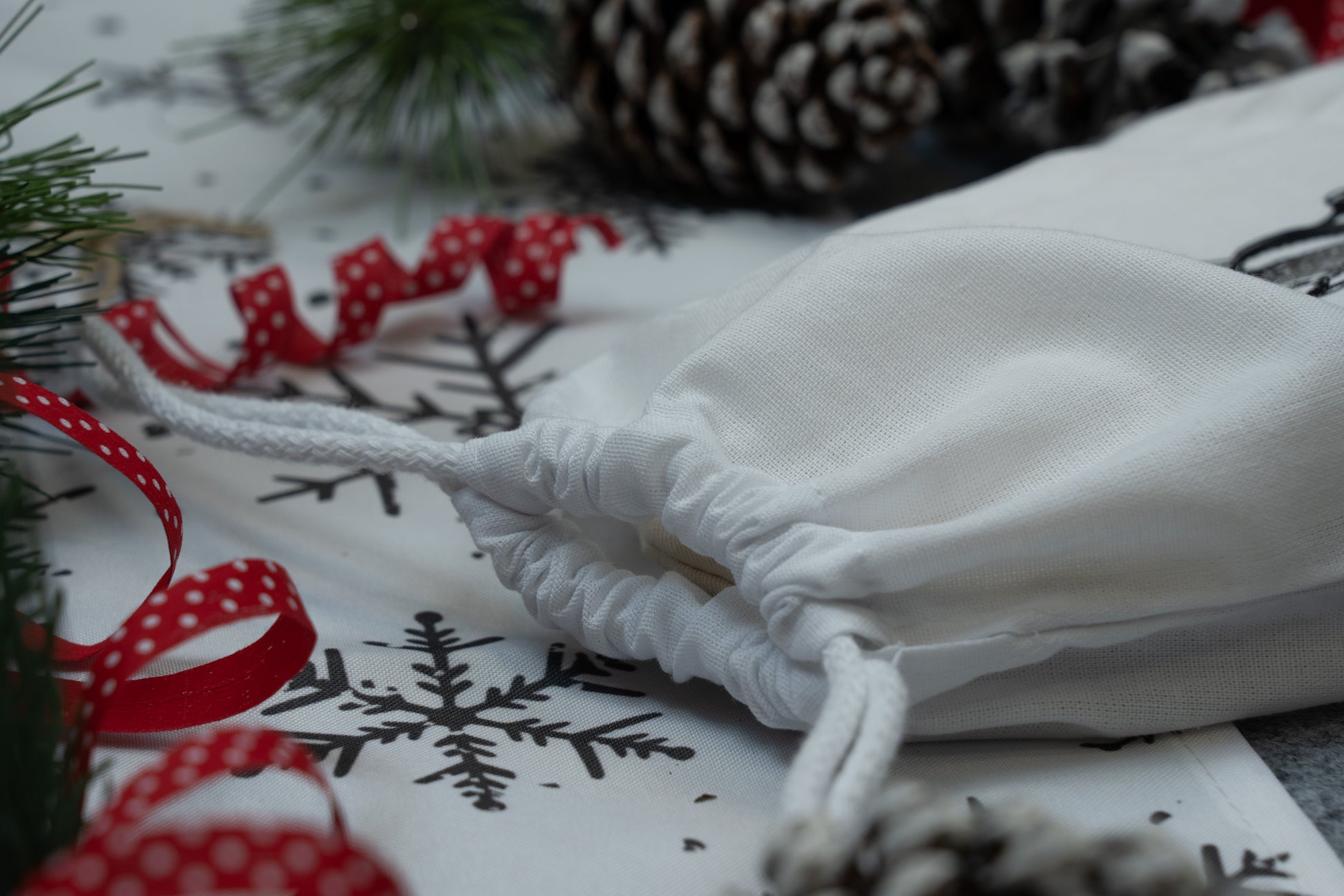 Worek świąteczny bawełniany 180x350 mm biały nadruk Mikołaj Merry Christmas