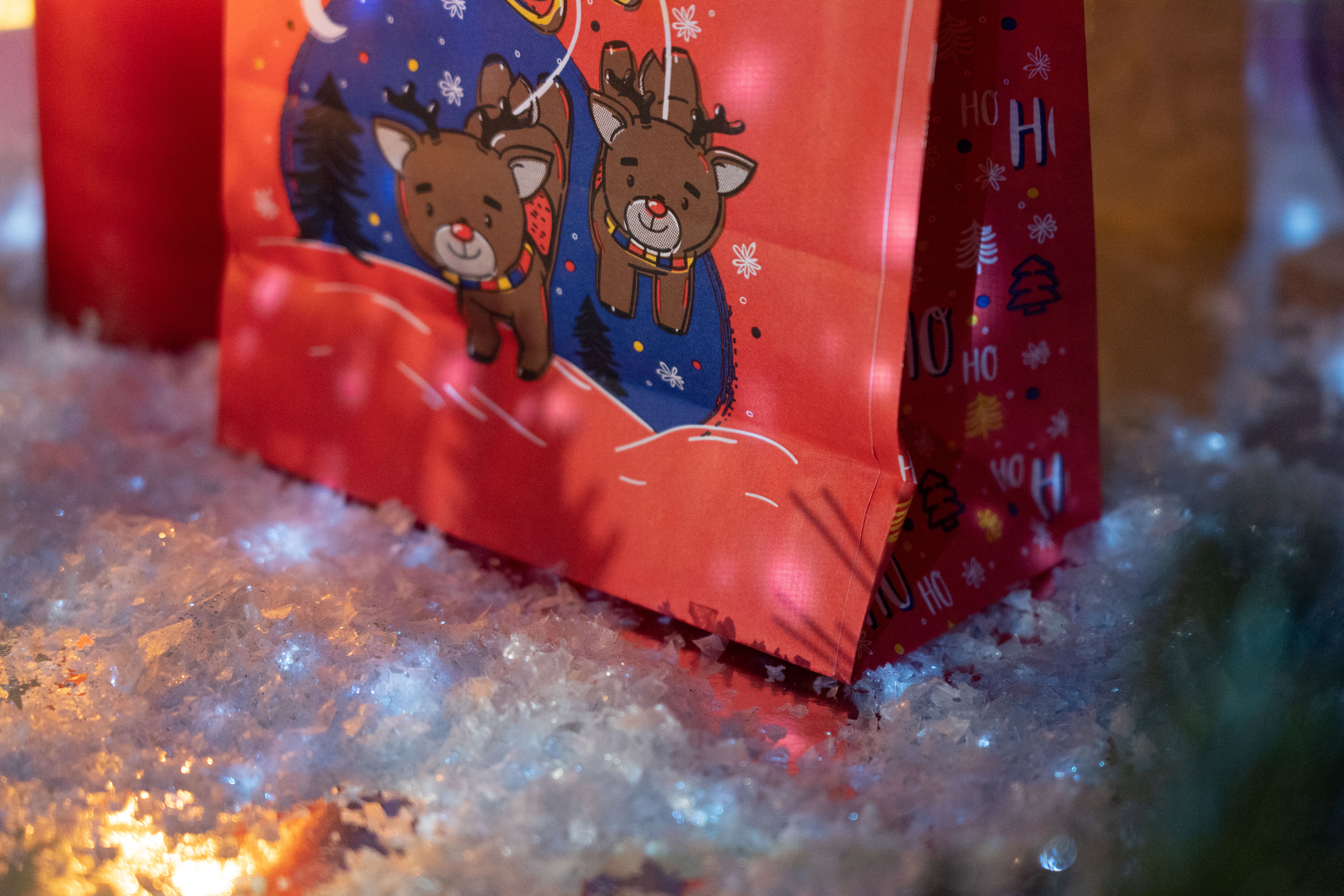 Torba papierowa klockowa 16x8x27cm czerwona We Wish You a Merry Christmas