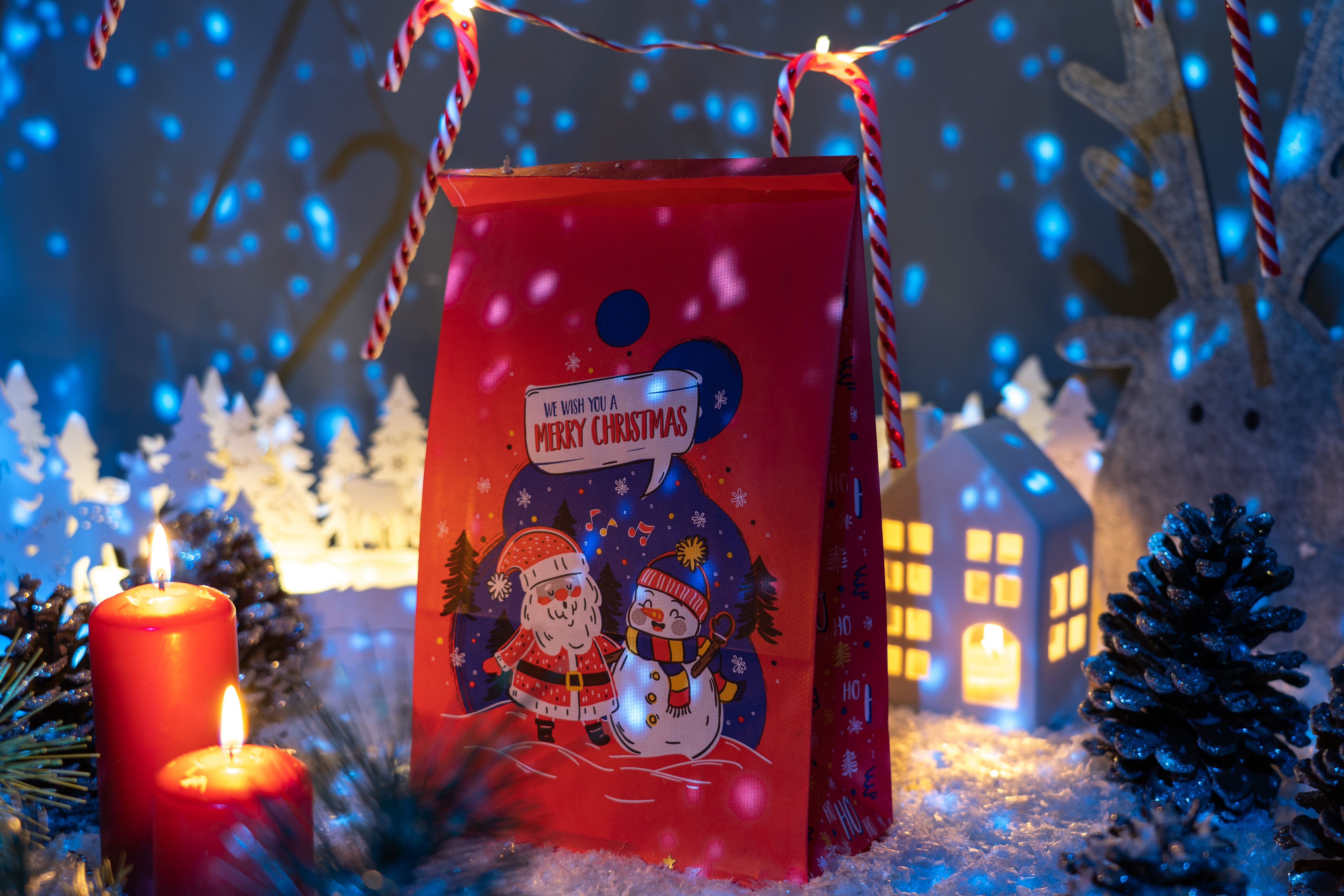 Torba papierowa klockowa 16x8x27cm czerwona We Wish You a Merry Christmas