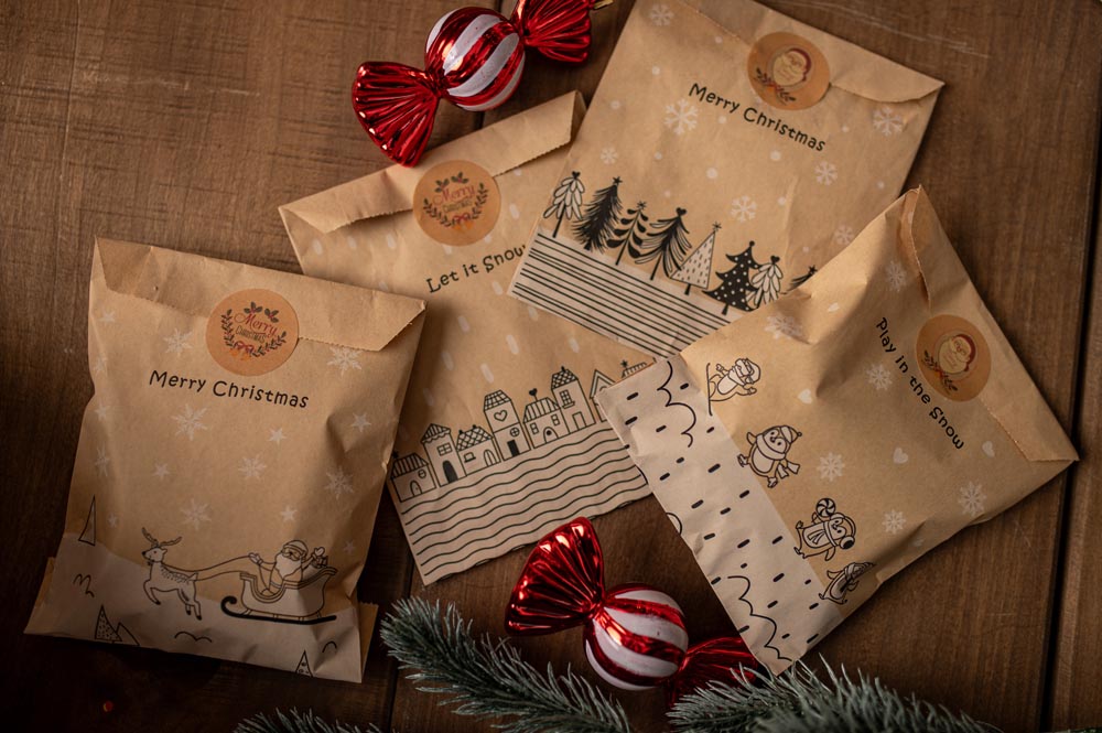 Papierowy kalendarz adwentowy 130x180mm  z motywem zimowym