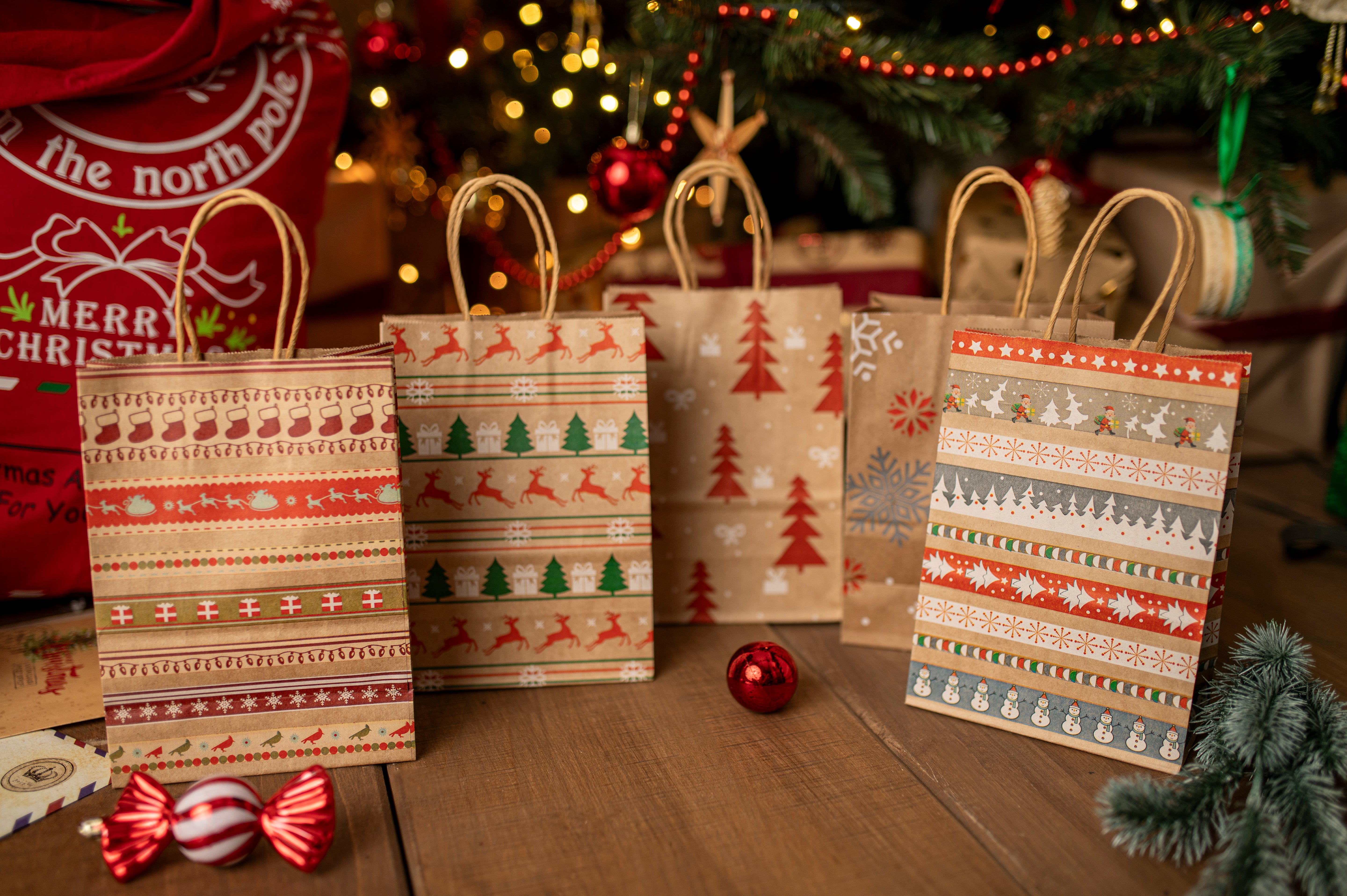 Torba Papierowa z Uchwytem Skręcanym 270x110x210mm Brązowa Wzór Świąteczny 4szt.