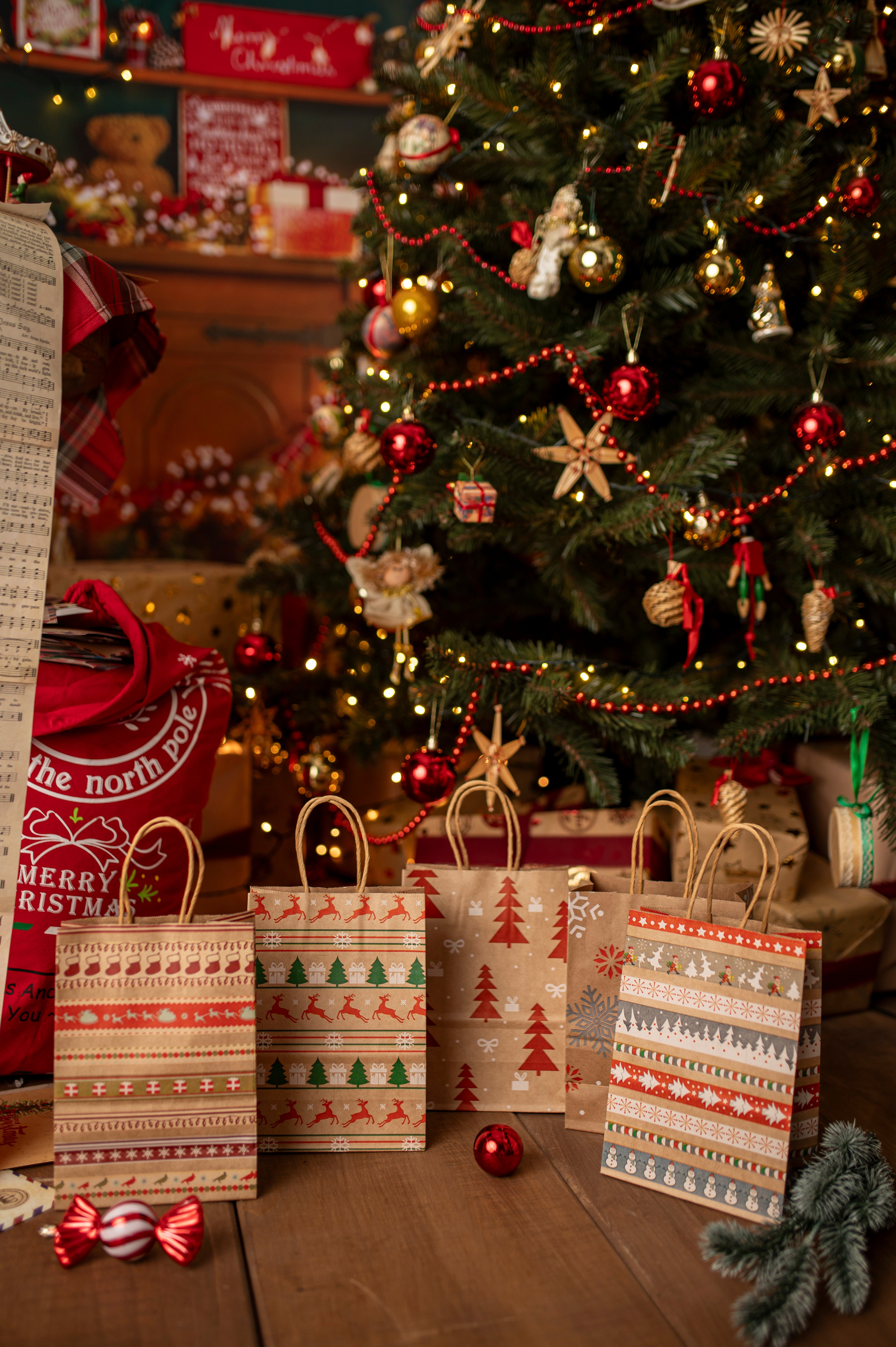 Torba Papierowa z Uchwytem Skręcanym 270x110x210mm Brązowa Wzór Świąteczny 4szt.