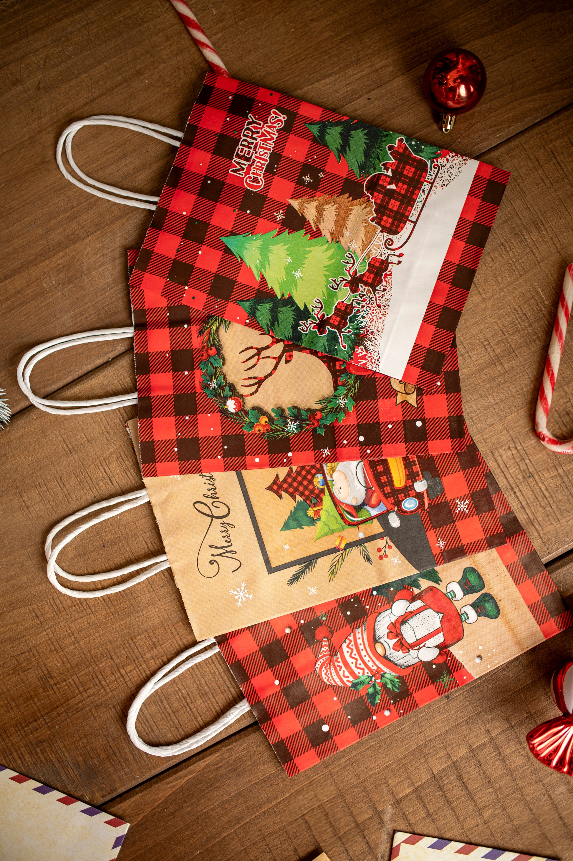 Torba Papierowa z uchwytem skręcanym 330x120x260mm czerwona krata wzór Świąteczny 4szt.