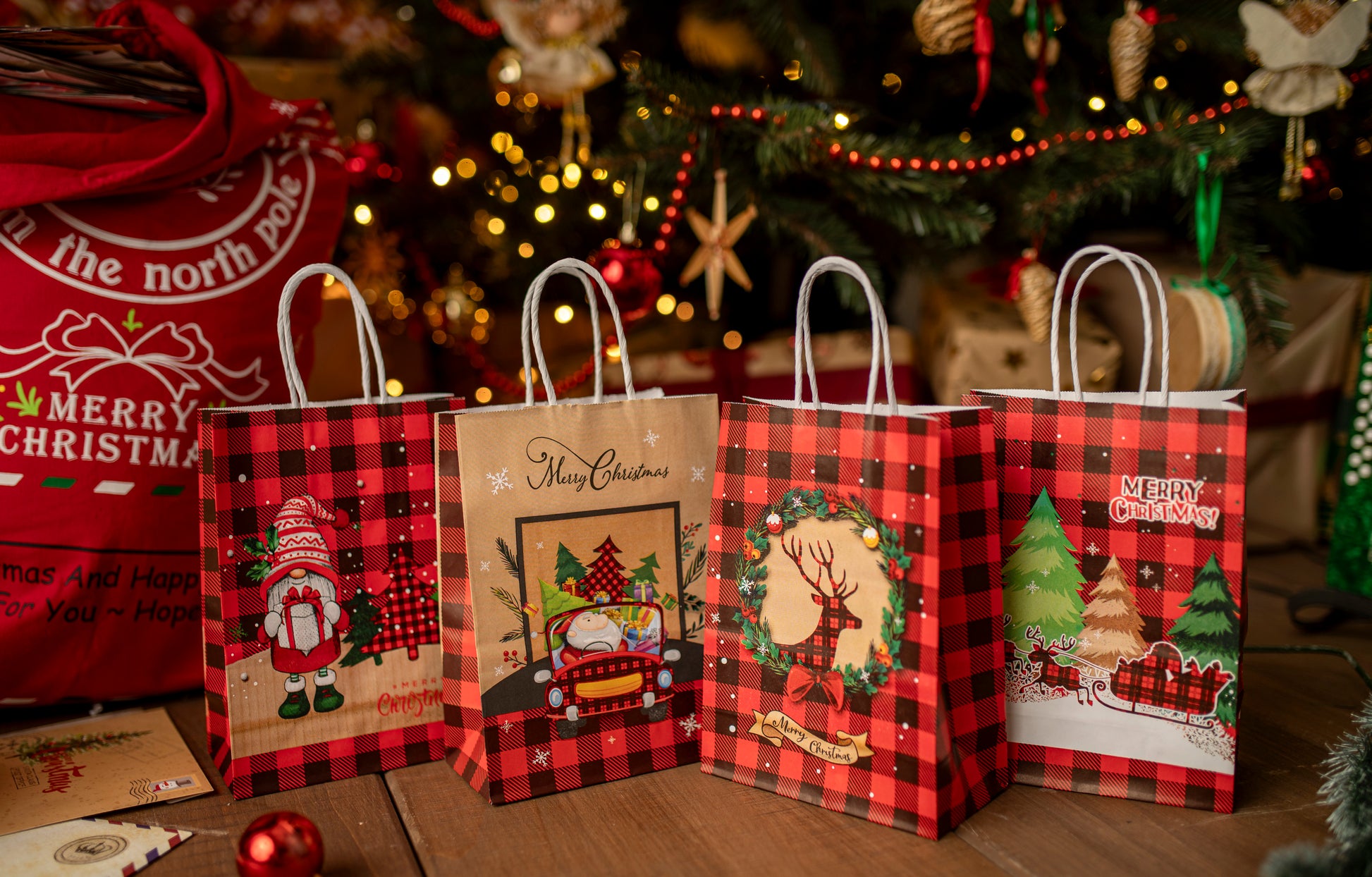 Torba Papierowa z uchwytem skręcanym 330x120x260mm czerwona krata wzór Świąteczny 4szt.