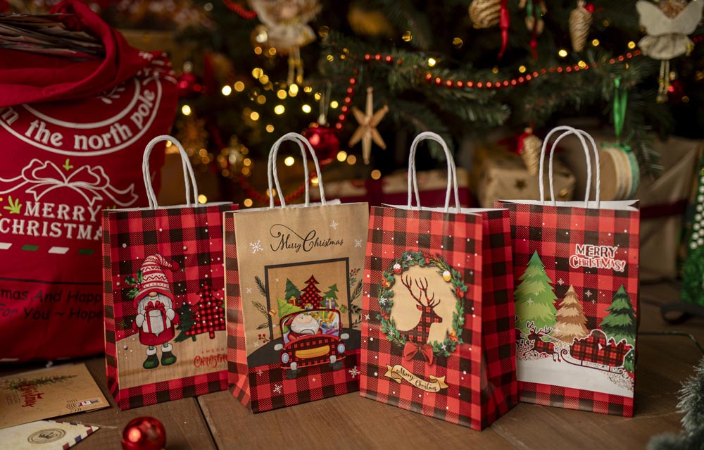 Torba Papierowa z uchwytem skręcanym 210x80x150mm czerwona krata wzór Świąteczny 4sztszt.