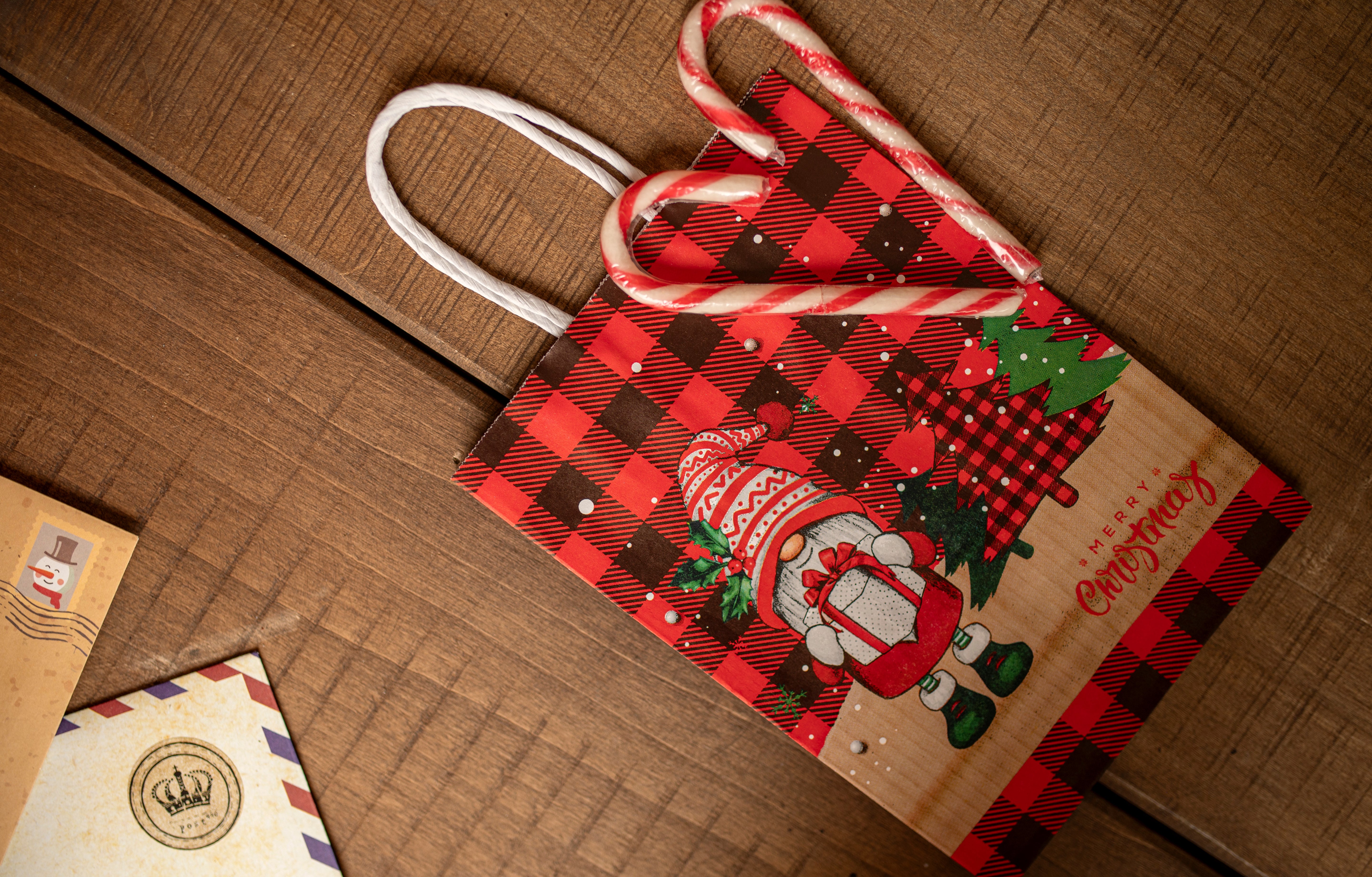 Torba Papierowa z uchwytem skręcanym 270x110x210mm czerwona krata wzór Świąteczny 4szt.