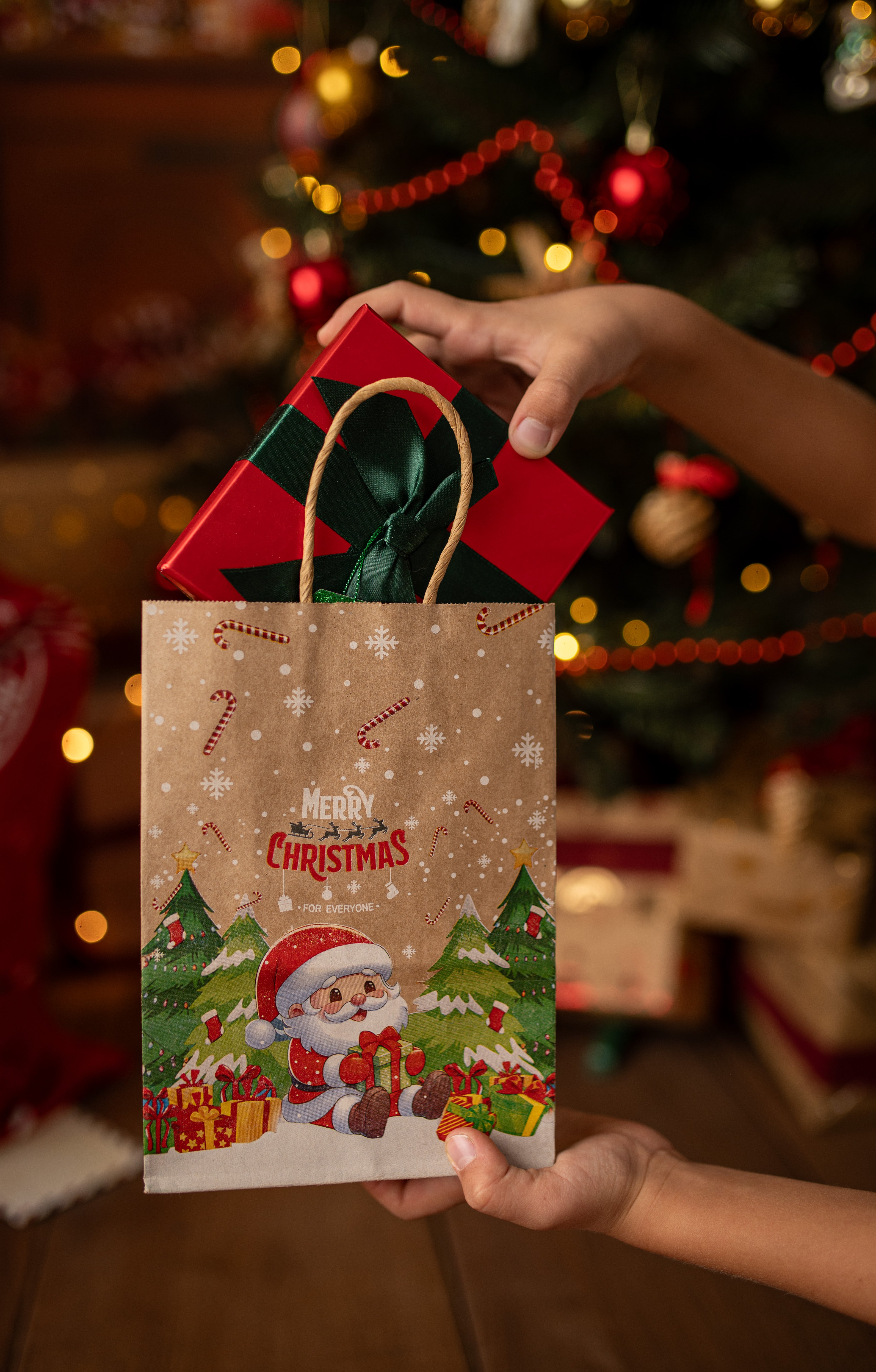 Torba Papierowa z uchwytem skręcanym 210x80x150mm brązowa wzór Świąteczny 4szt.
