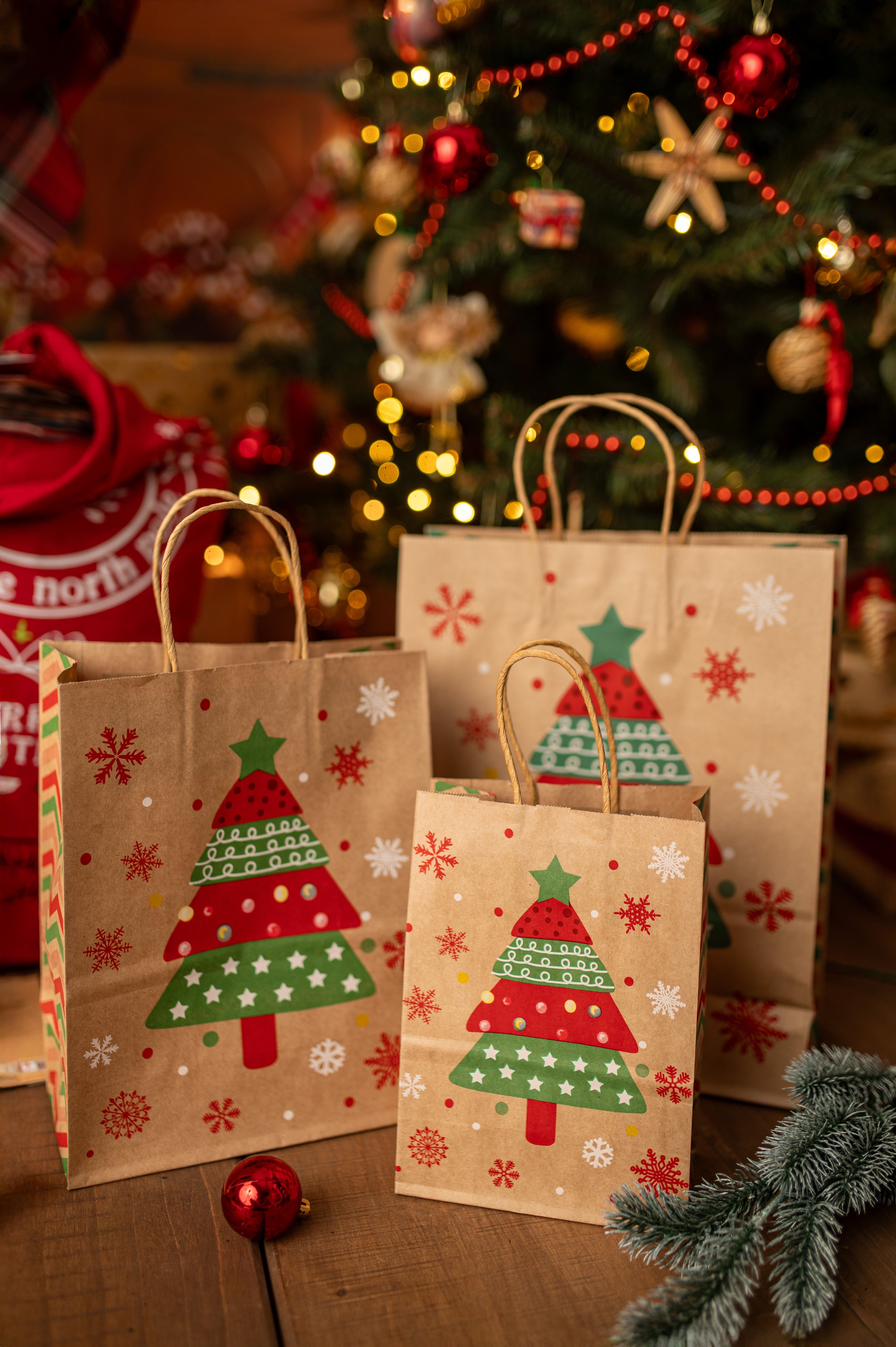 Torba Papierowa z uchwytem skręcanym 330x120x260 brązowa wzór Świąteczny 4szt.