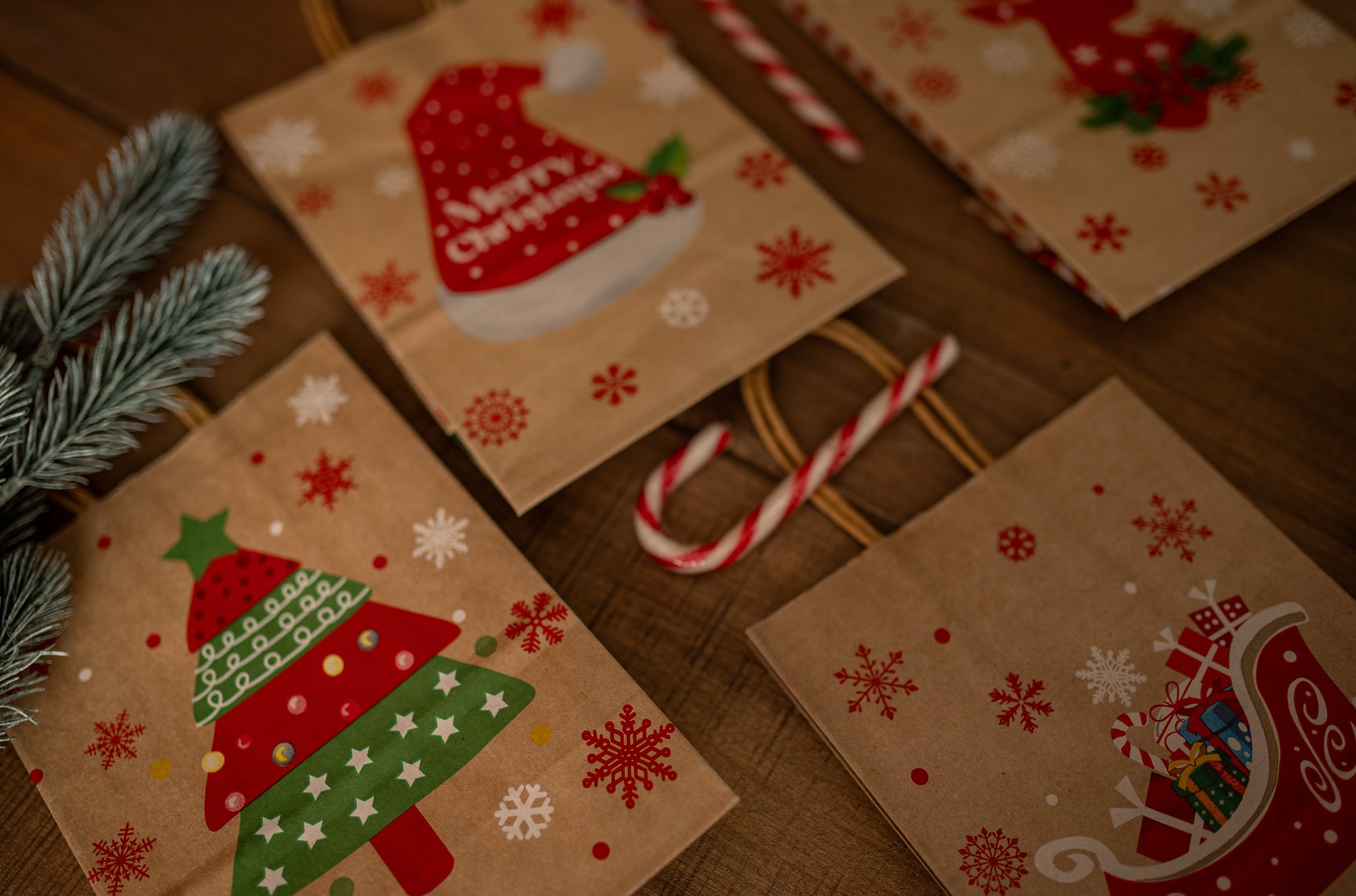 Torba Papierowa z uchwytem skręcanym 330x120x260 brązowa wzór Świąteczny 4szt.