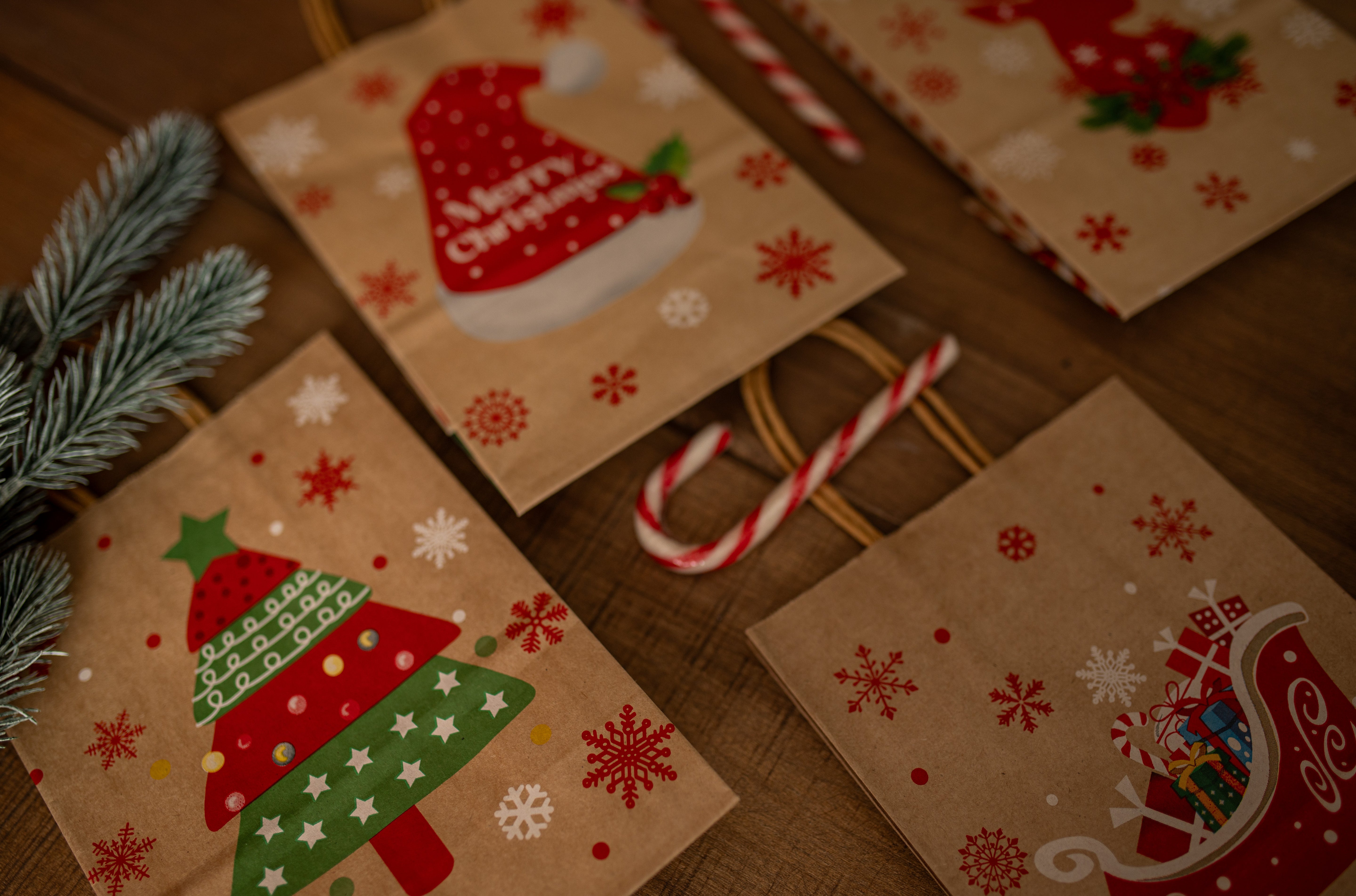 Torba Papierowa z uchwytem skręcanym 330x120x260 brązowa wzór Świąteczny 4szt.