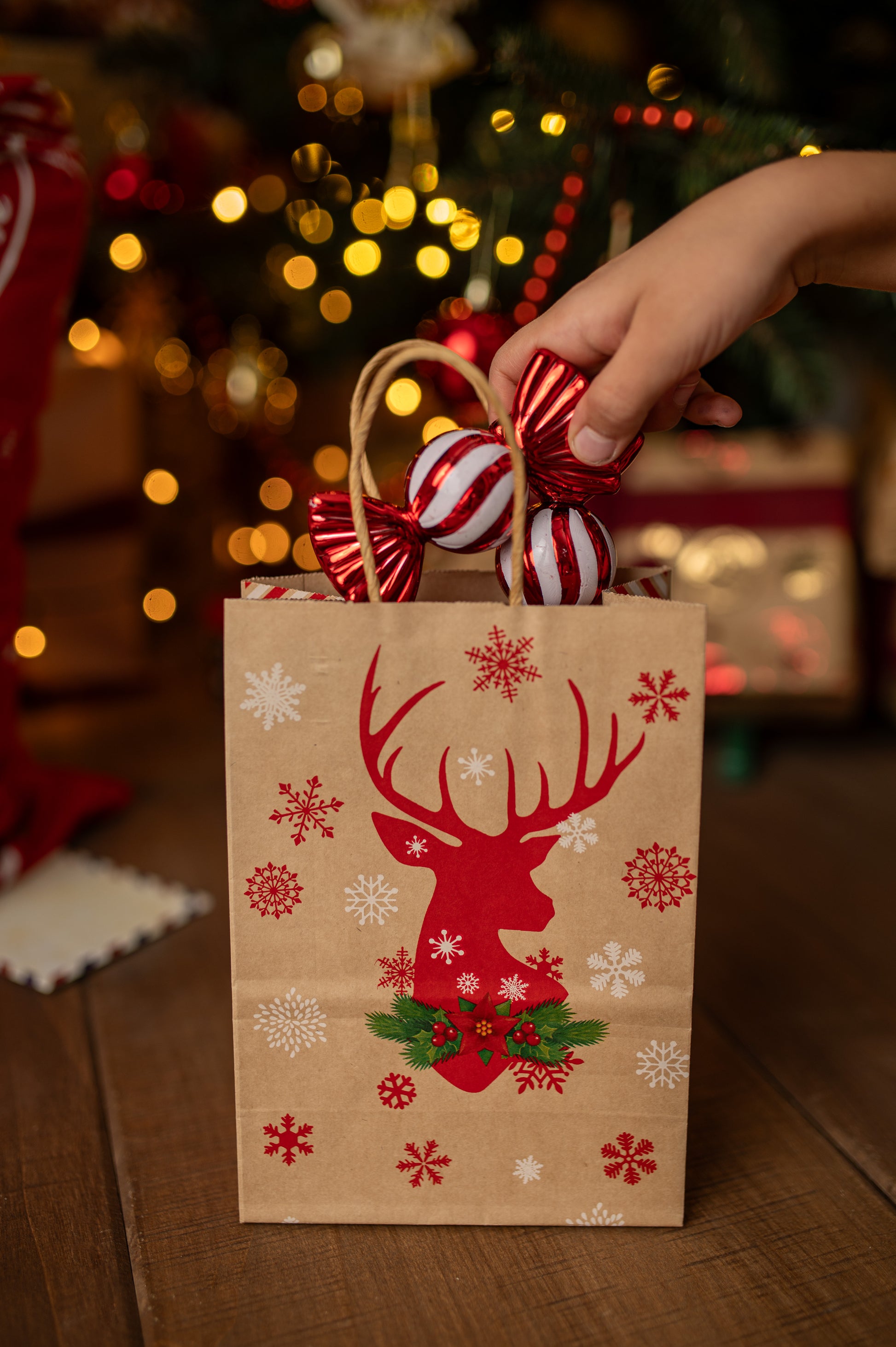 Torba Papierowa z uchwytem skręcanym 330x120x260 brązowa wzór Świąteczny 4szt.