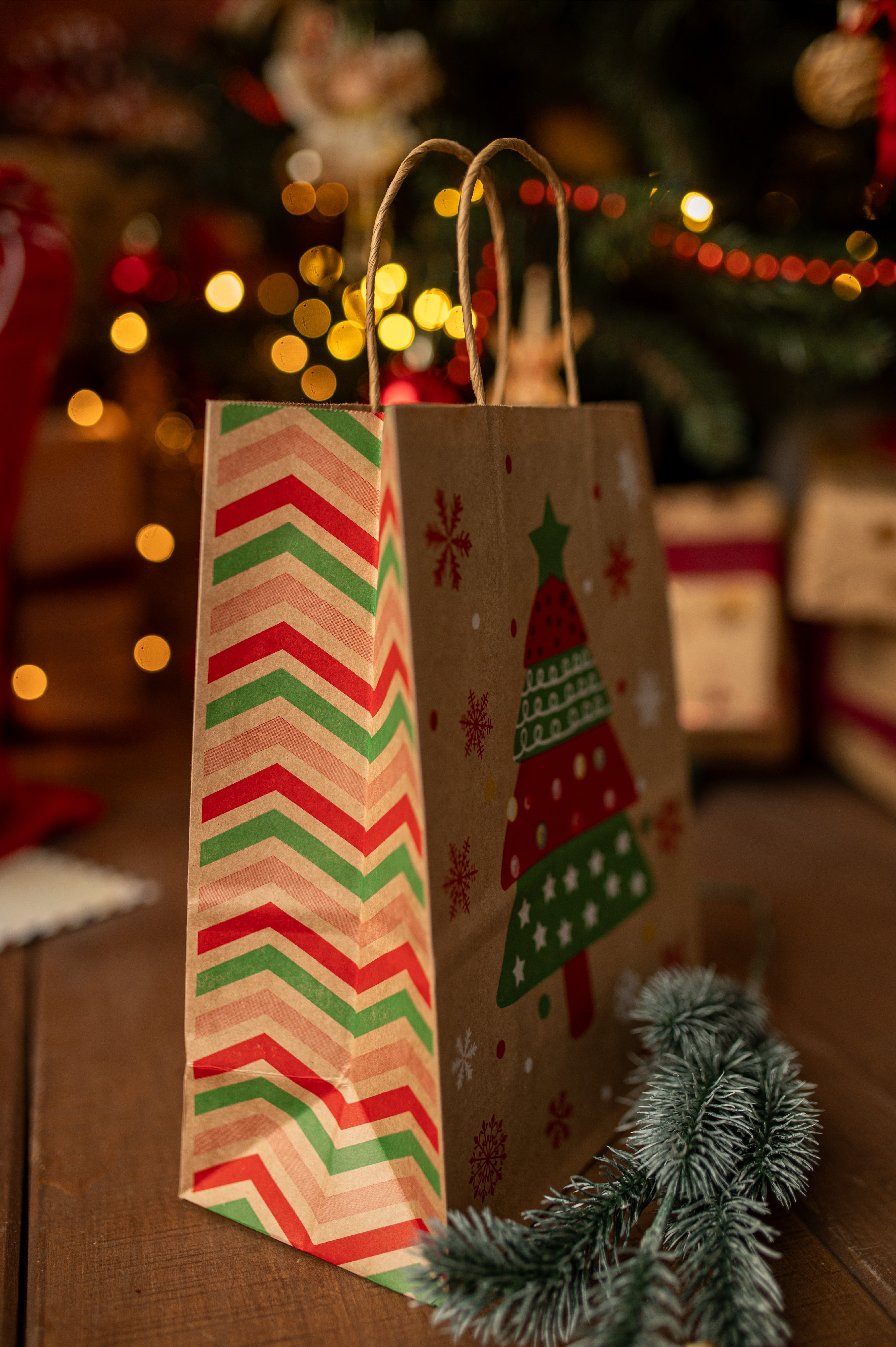 Torba Papierowa z uchwytem skręcanym 330x120x260 brązowa wzór Świąteczny 4szt.