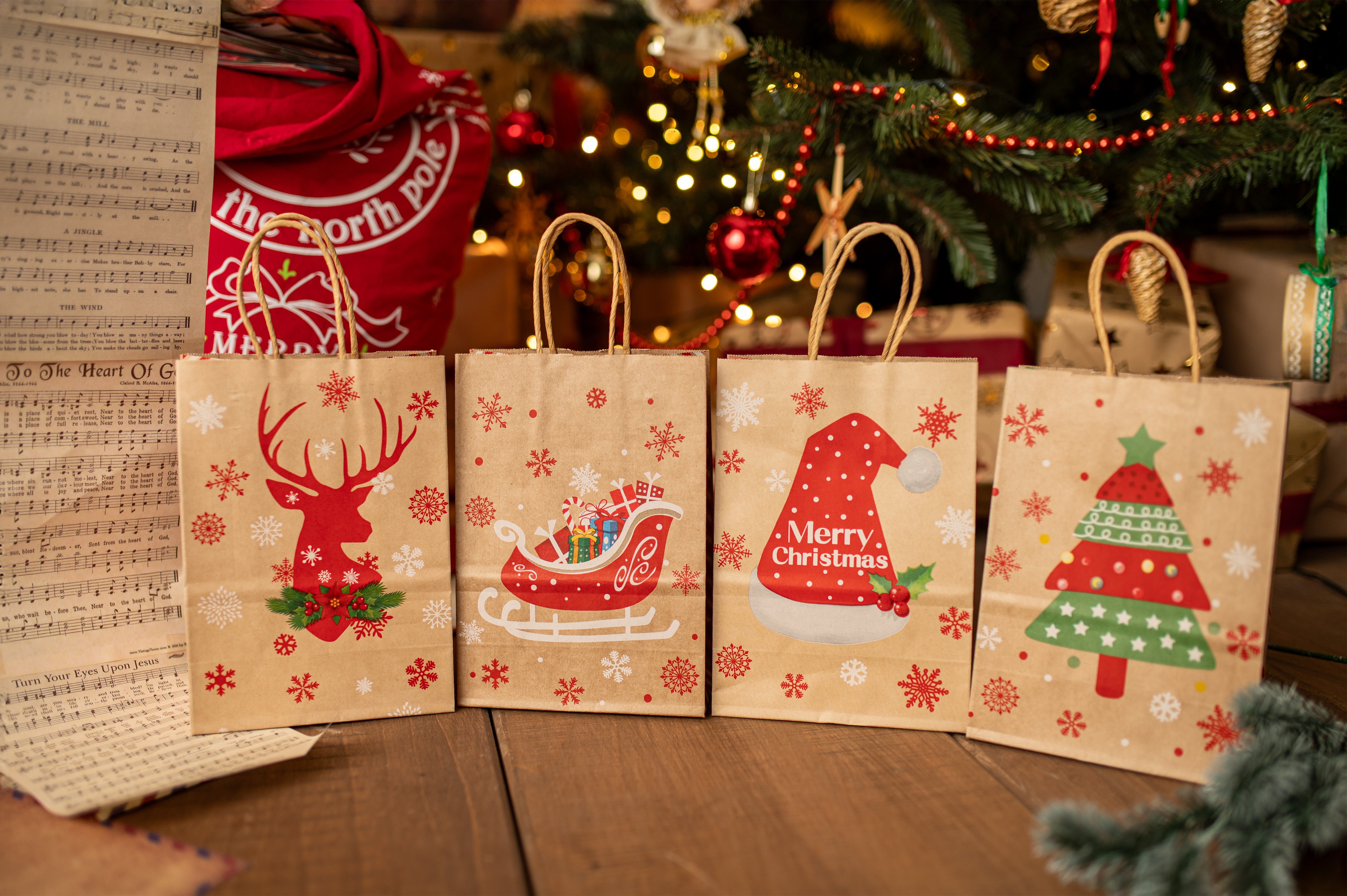 Torba Papierowa z uchwytem skręcanym 330x120x260 brązowa wzór Świąteczny 4szt.