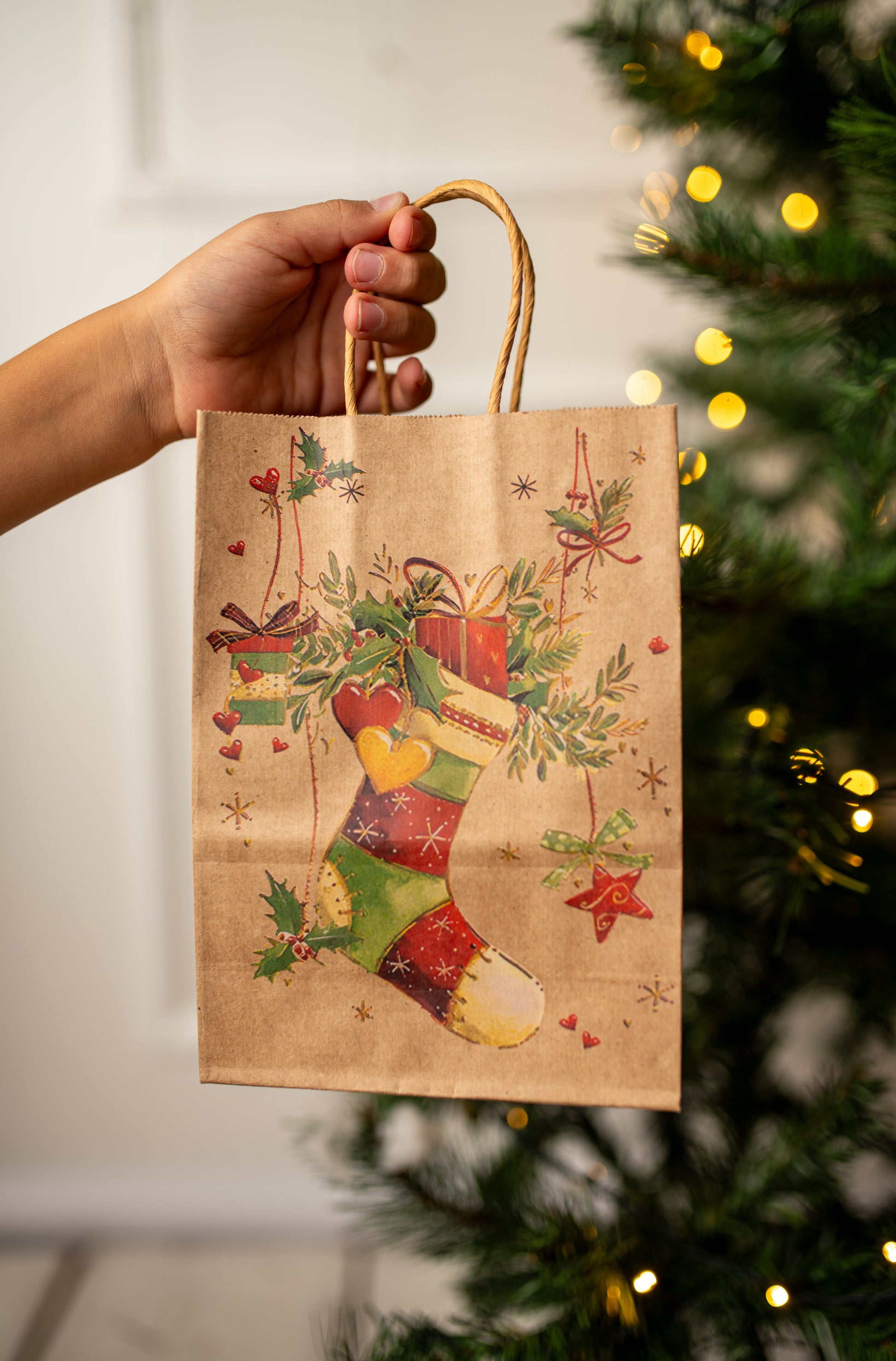 Torba Papierowa z uchwytem skręcanym 330x120x260 brązowa wzór Choinki 4szt.