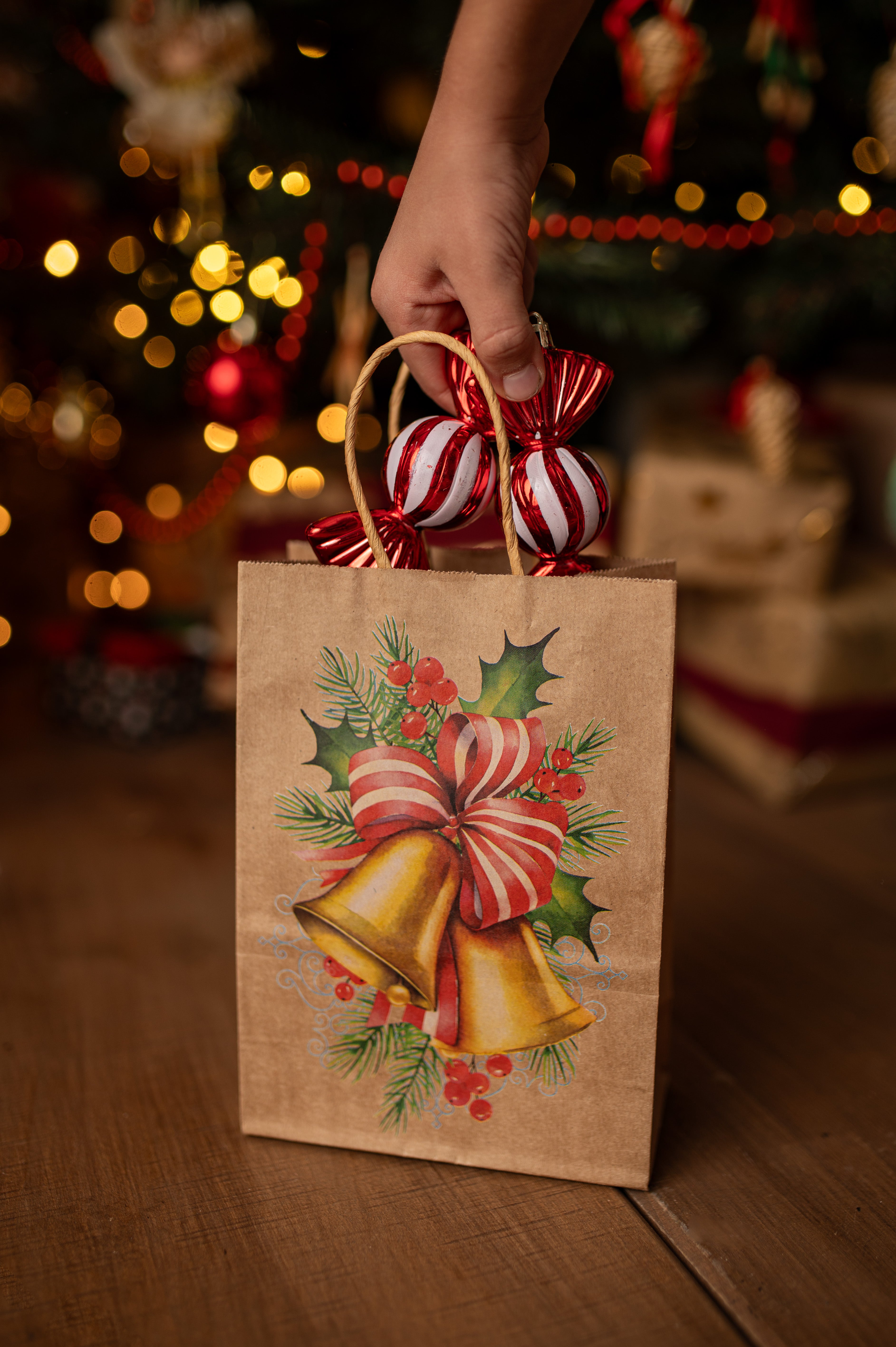 Torba Papierowa z uchwytem skręcanym 330x120x260 brązowa wzór Choinki 4szt.