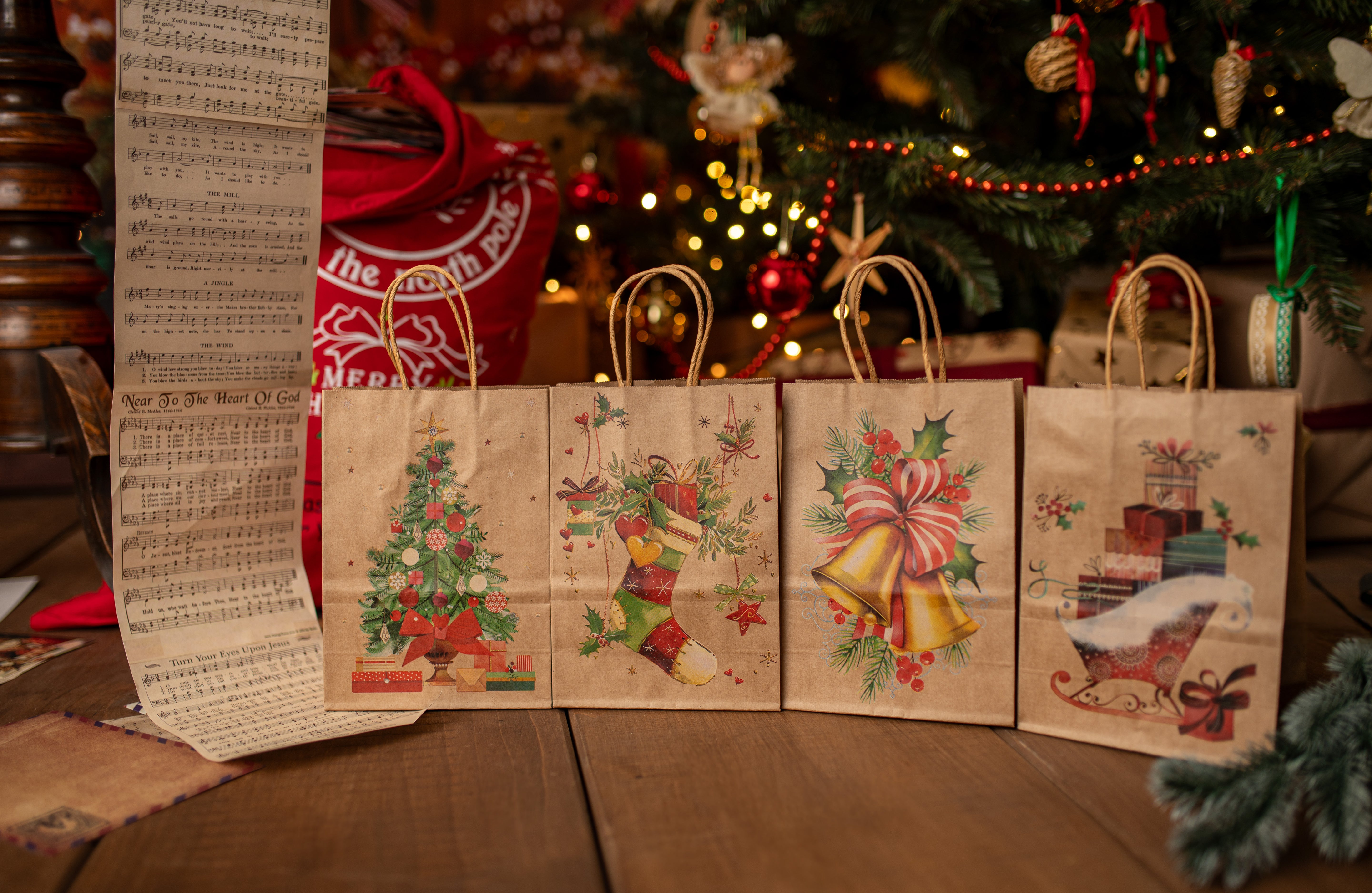 Torba Papierowa z uchwytem skręcanym 270x110x210mm brązowa wzór Choinki 4szt.