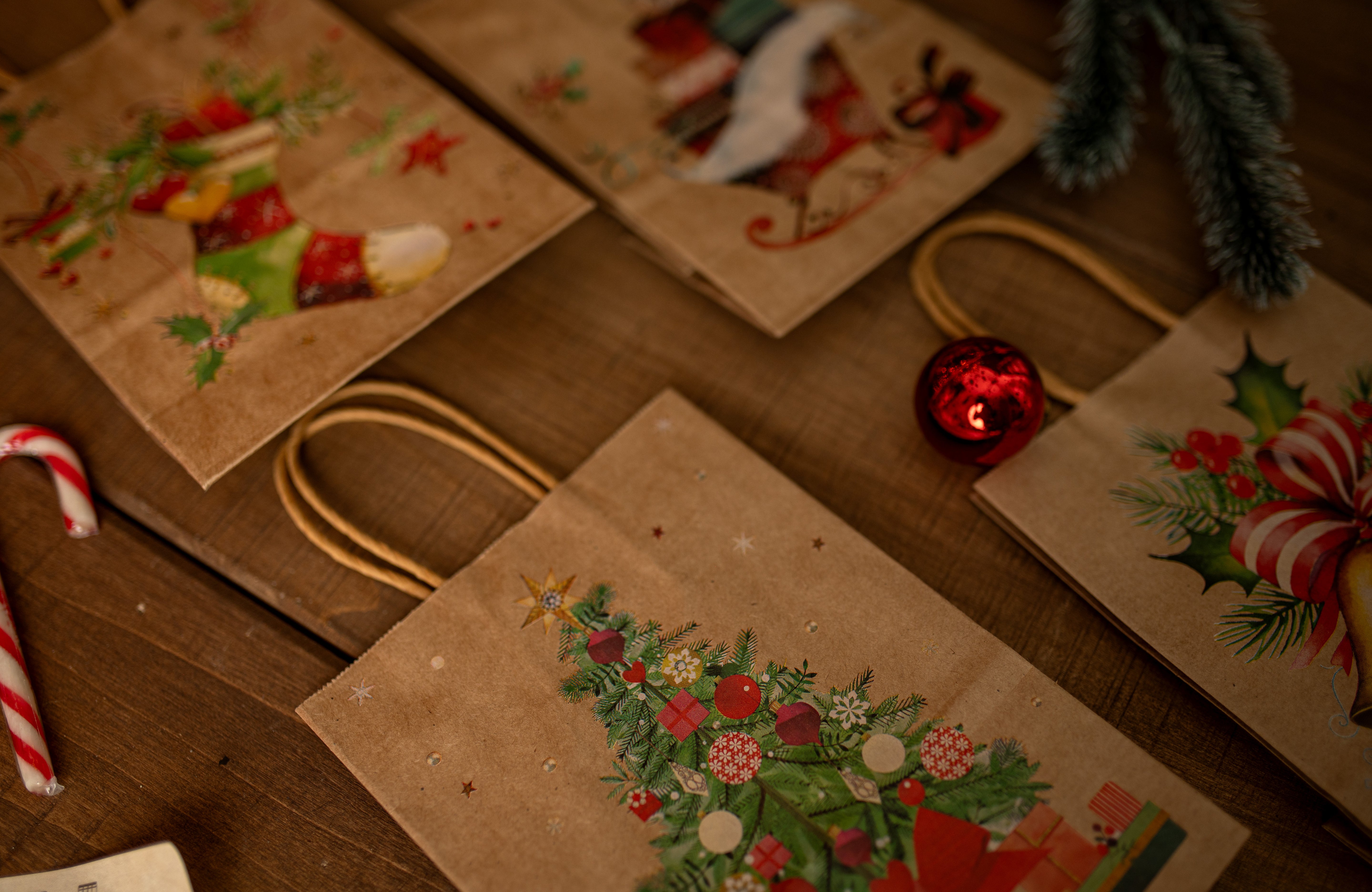 Torba Papierowa z uchwytem skręcanym 270x110x210mm brązowa wzór Choinki 4szt.