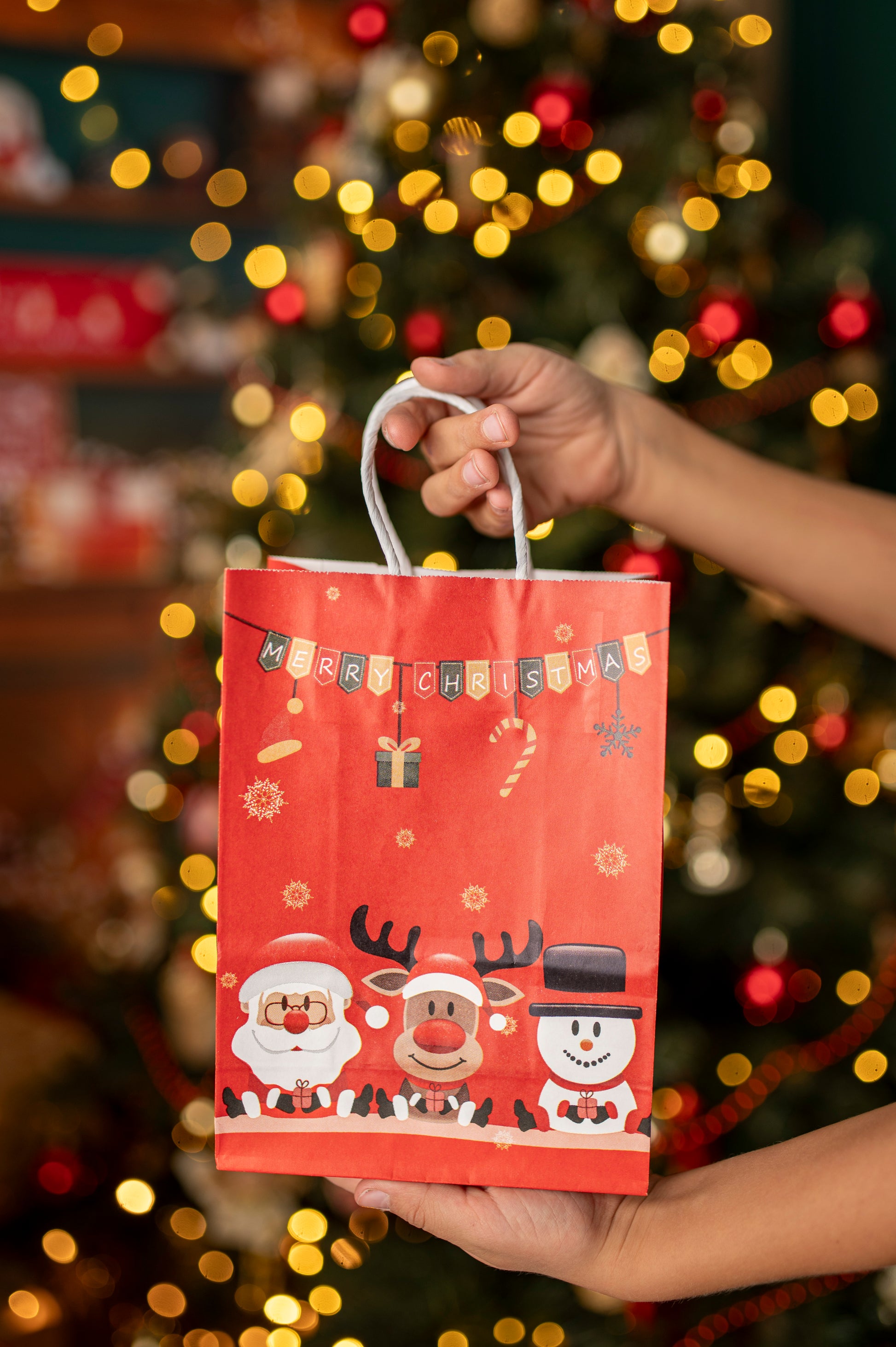 Torba Papierowa z uchwytem skręcanym 330x120x260mm czerwony Mikołaj 4szt.