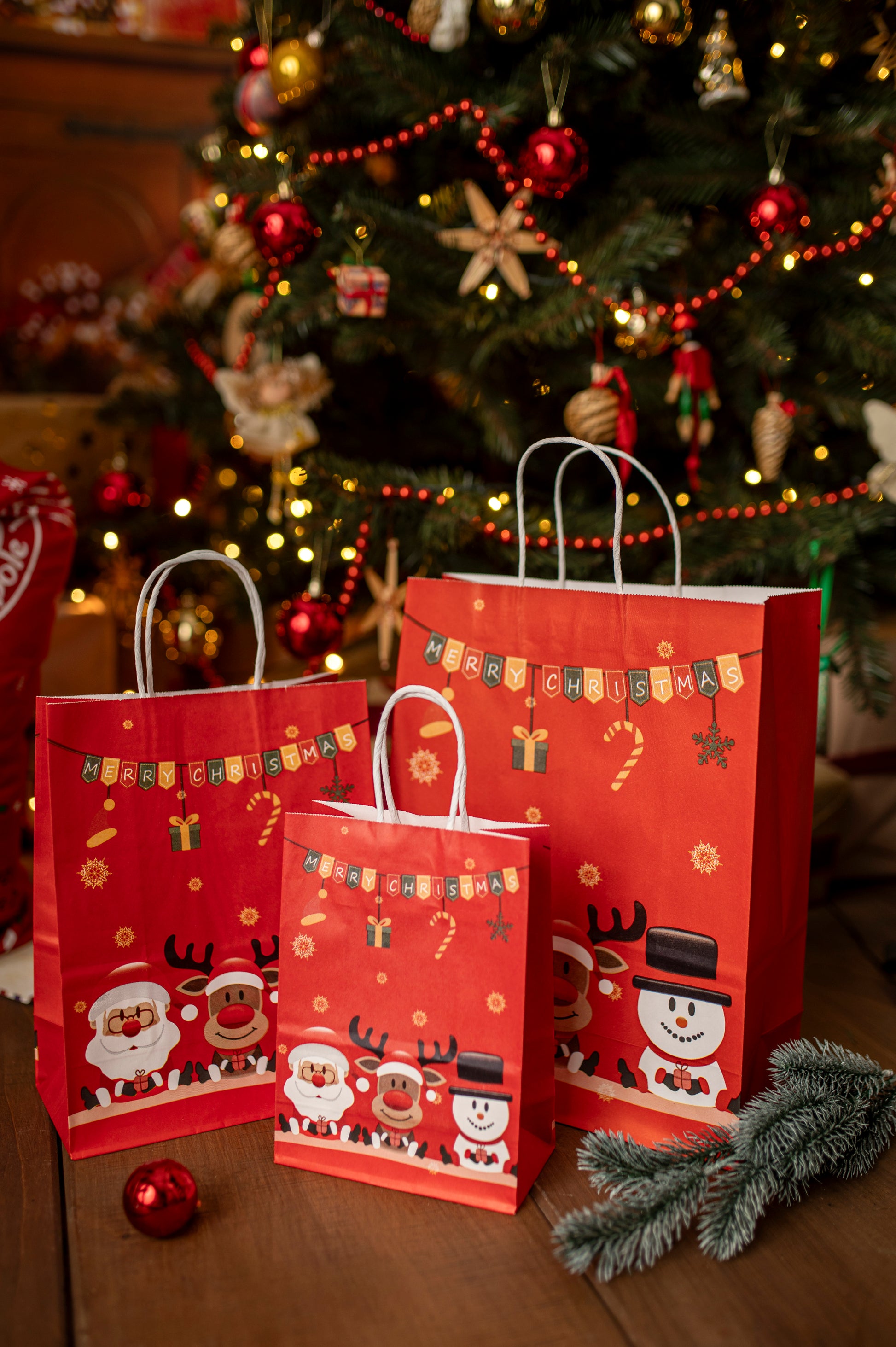 Torba Papierowa z uchwytem skręcanym 270x110x210mm czerwony Mikołaj 4szt.