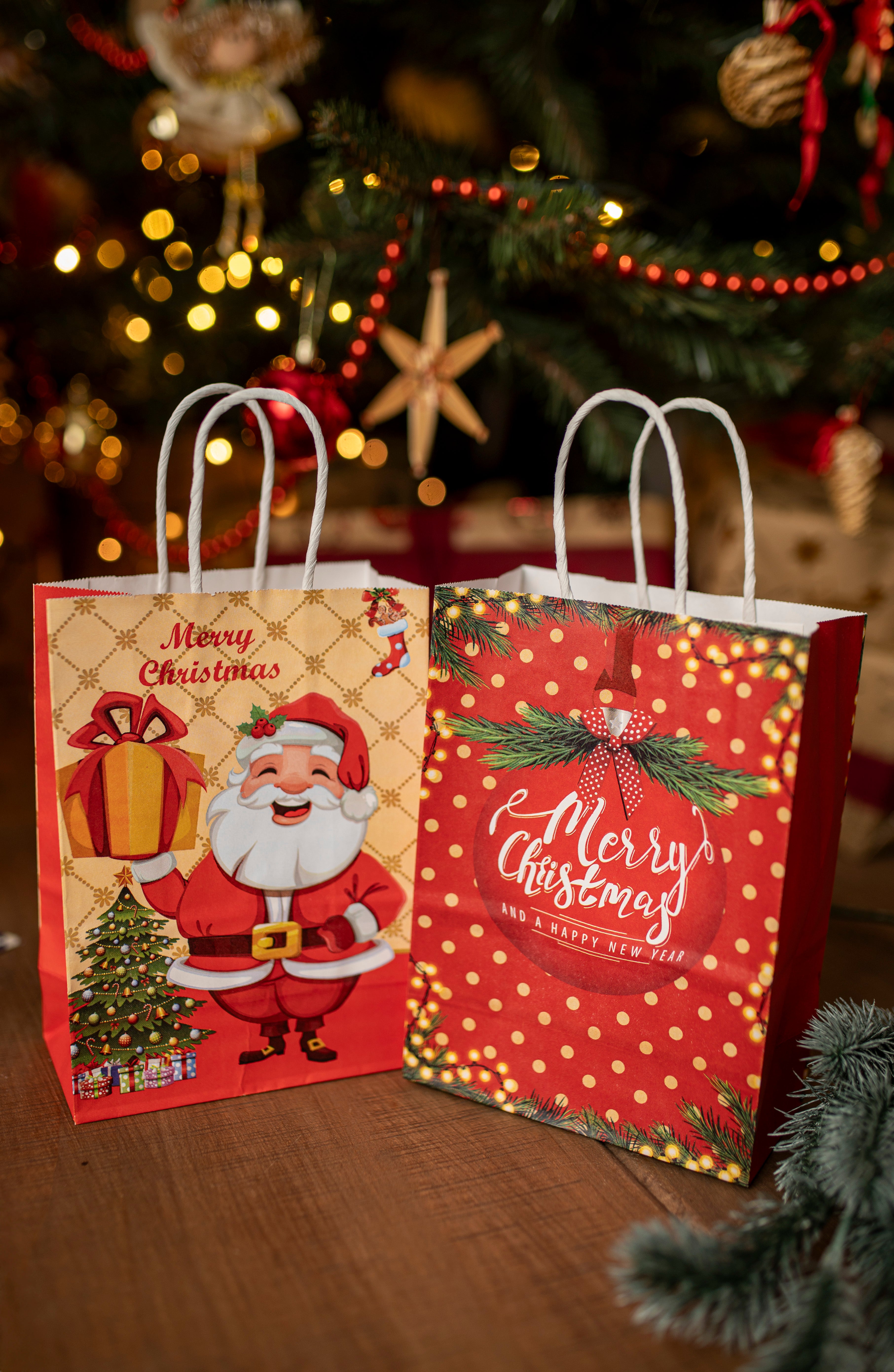 Torba Papierowa z uchwytem skręcanym 330x120x260mm czerwony Mikołaj 4szt.