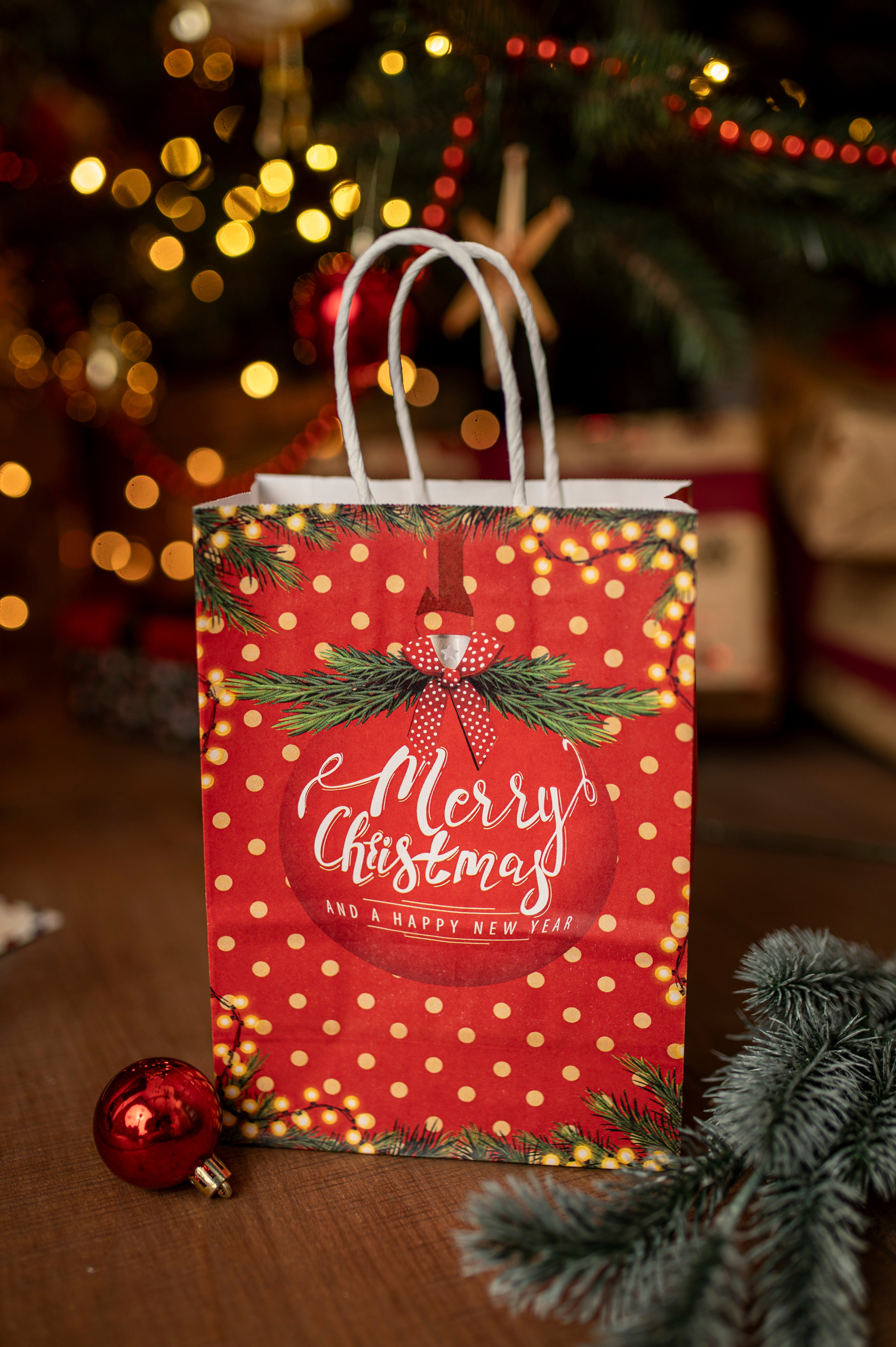 Torba Papierowa z uchwytem skręcanym 270x110x210mm czerwony Mikołaj 4szt.