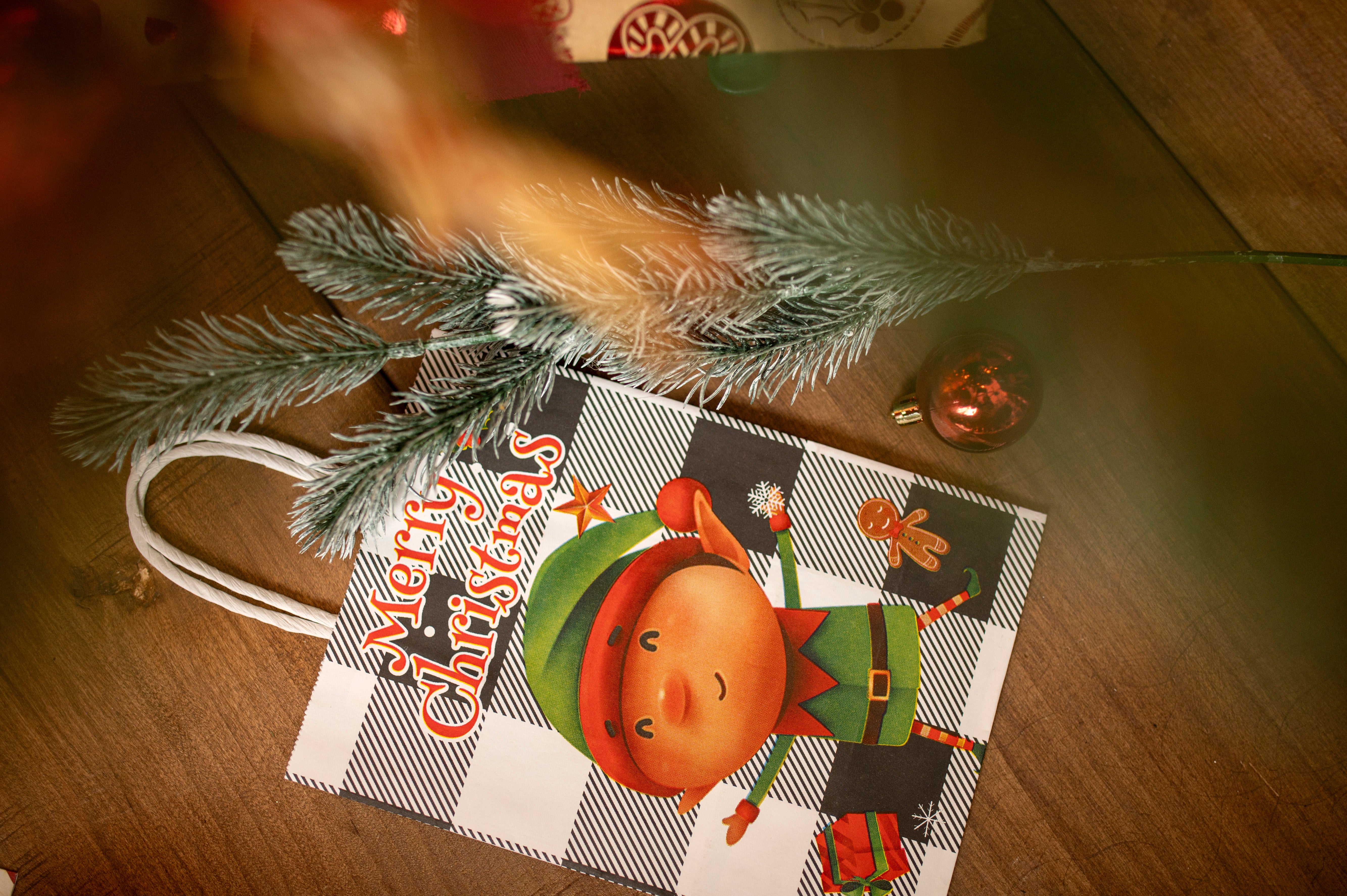 Torba Papierowa z uchwytem skręcanym 330x120x260mm czerwona krata wzór Świąteczny 4szt.