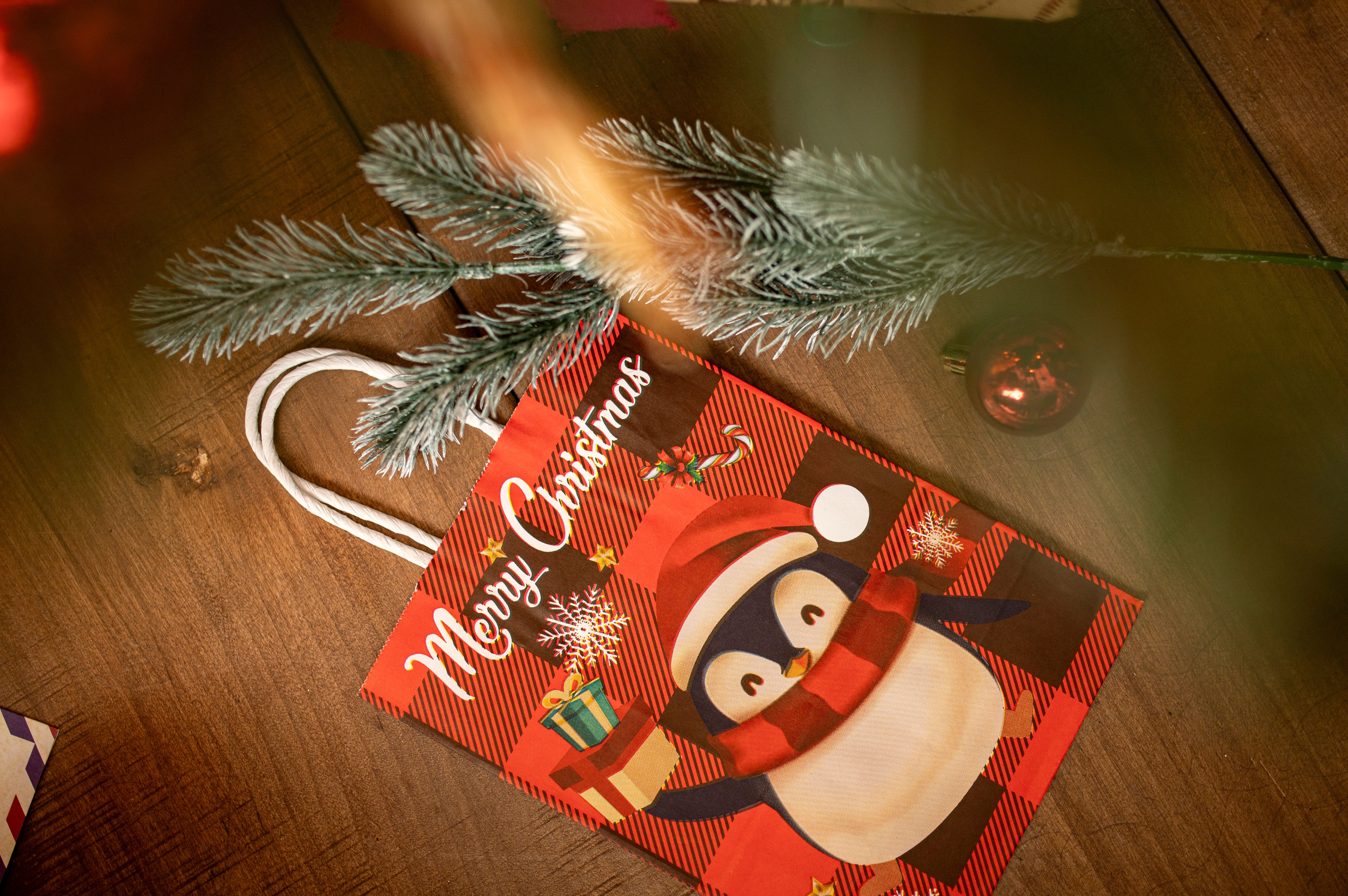 Torba Papierowa z uchwytem skręcanym 330x120x260mm czerwona krata wzór Świąteczny 4szt.