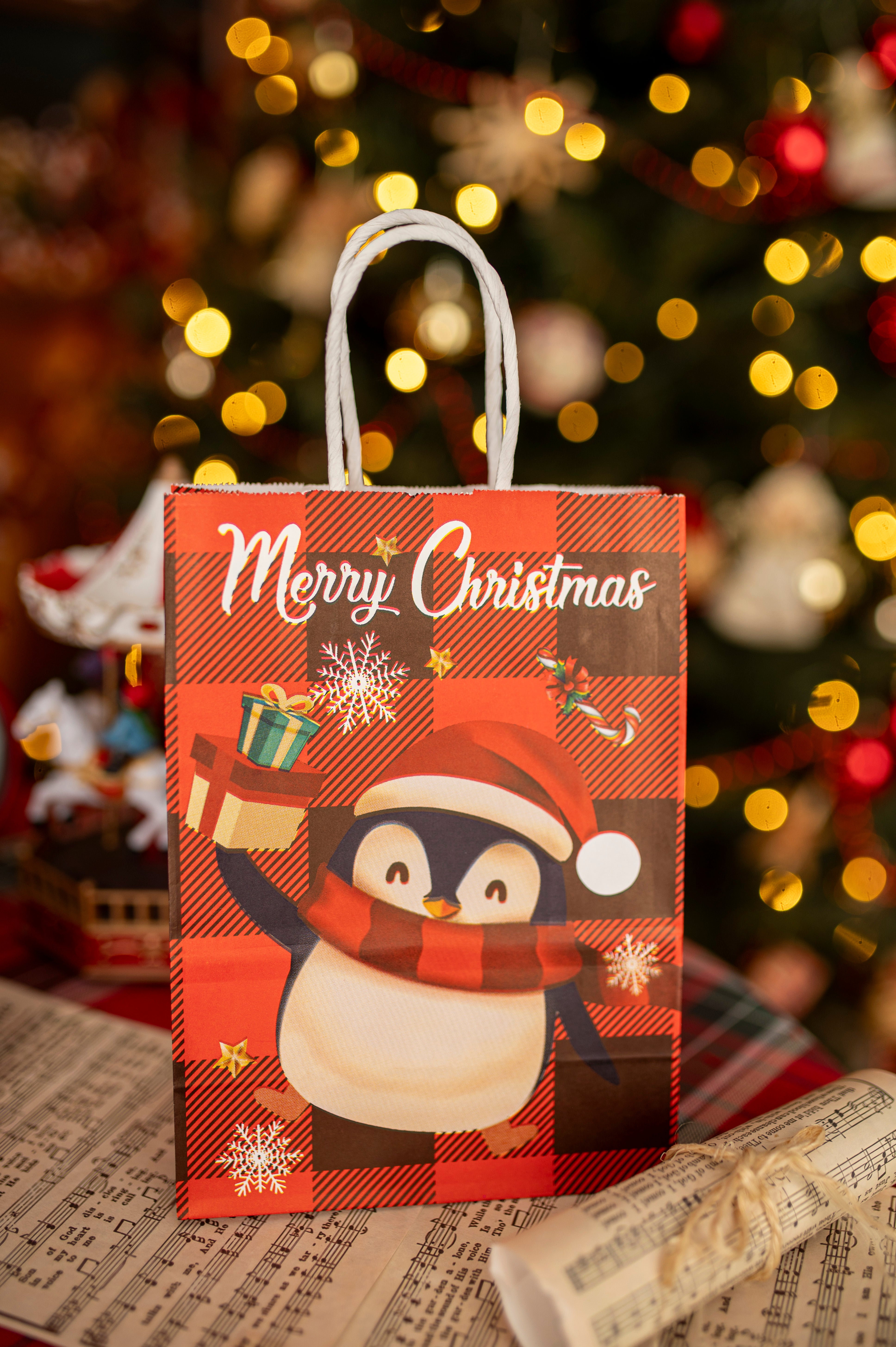Torba Papierowa z uchwytem skręcanym 330x120x260mm czerwona krata wzór Świąteczny 4szt.