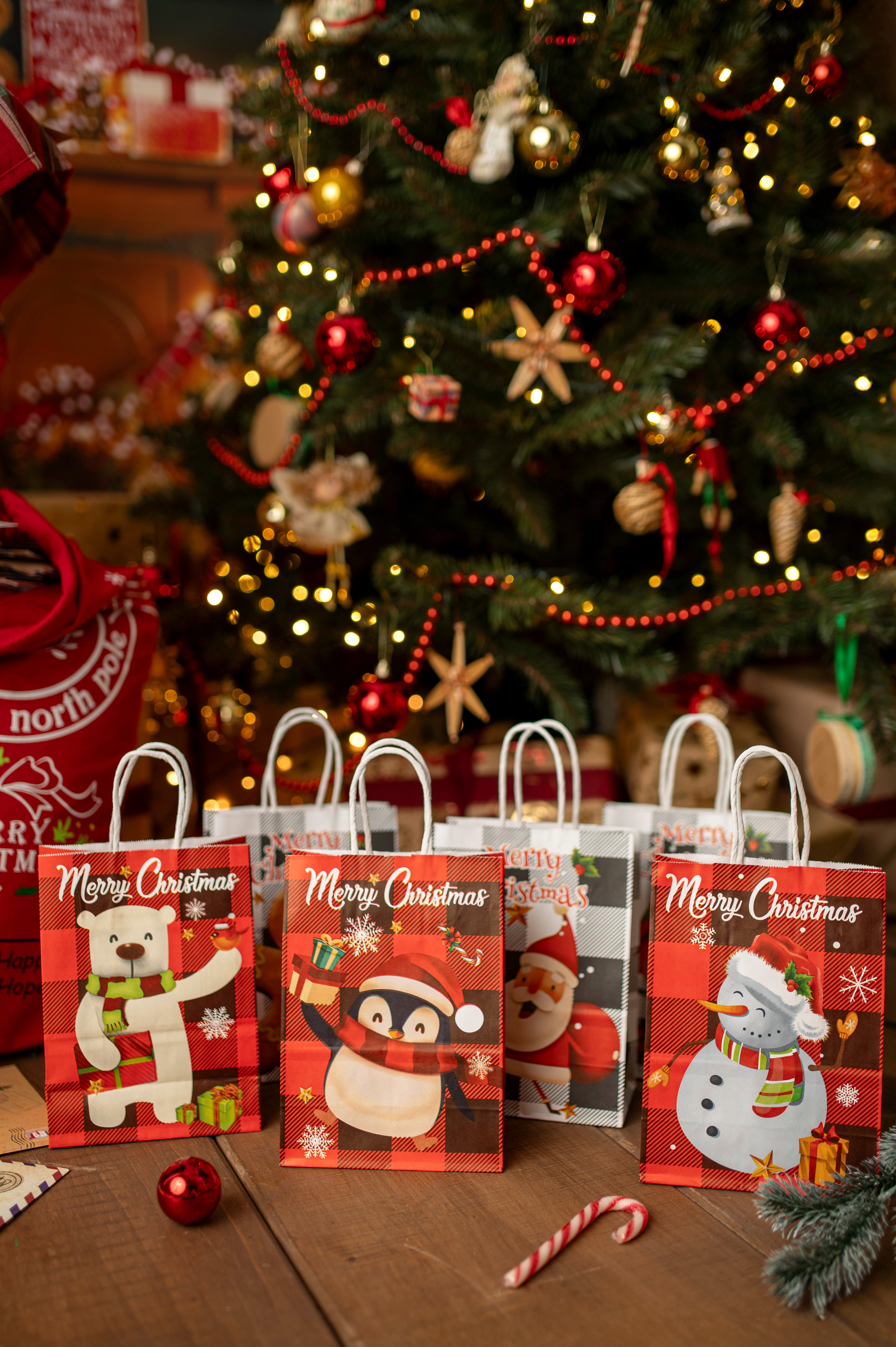 Torba Papierowa z uchwytem skręcanym 330x120x260mm czerwona krata wzór Świąteczny 4szt.