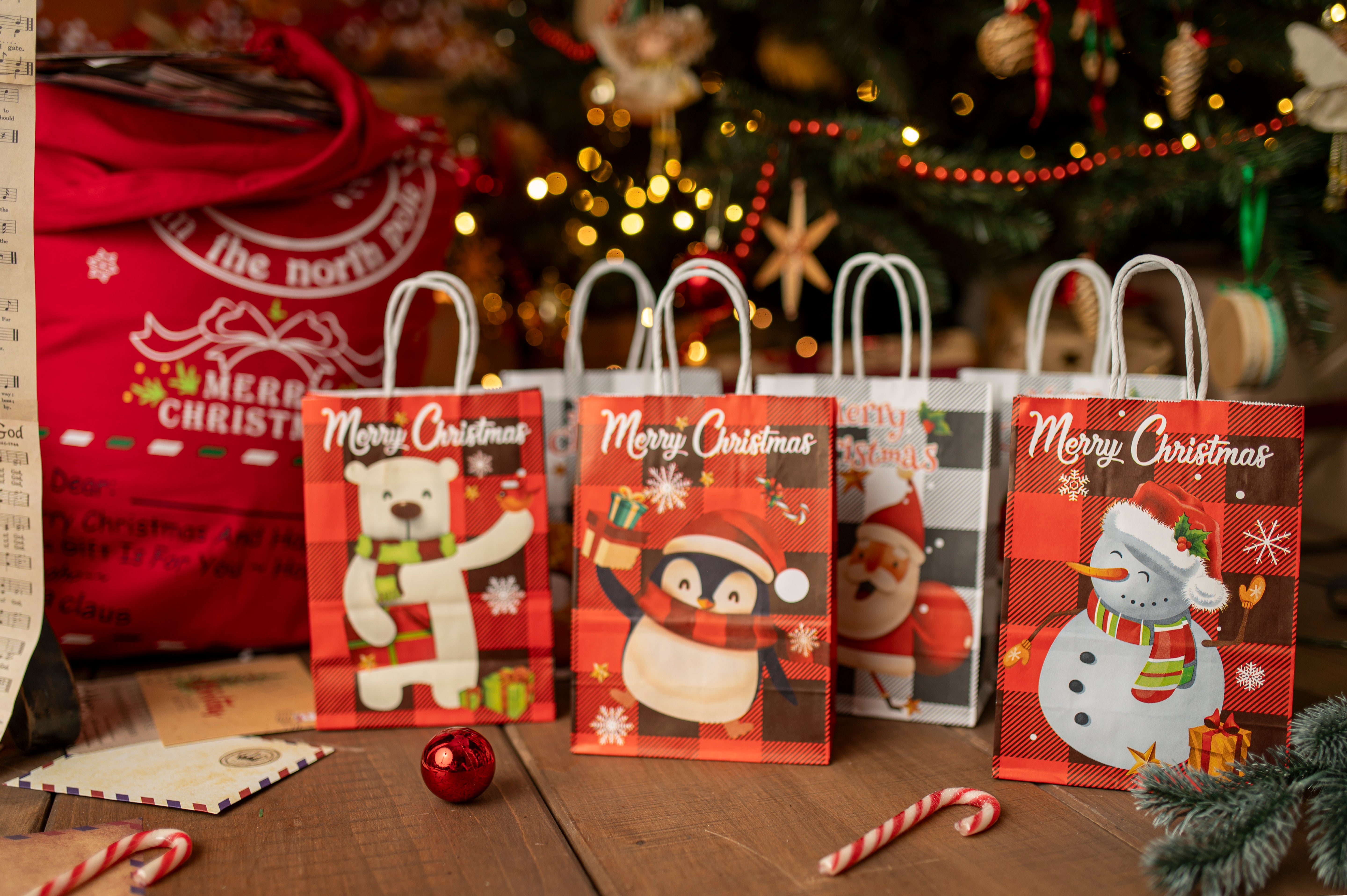 Torba Papierowa z uchwytem skręcanym 330x120x260mm czerwona krata wzór Świąteczny 4szt.