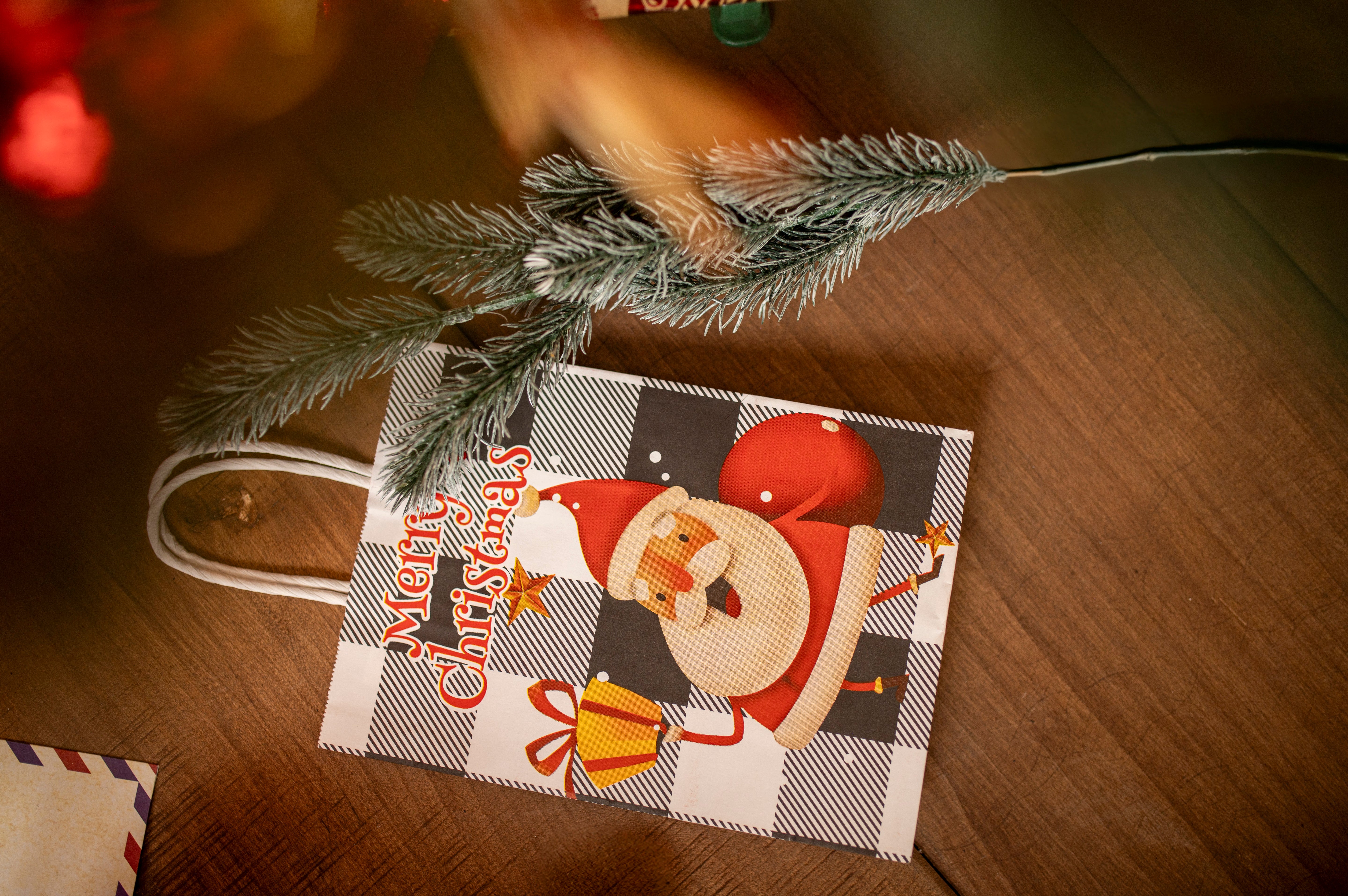 Torba Papierowa z uchwytem skręcanym 330x120x260mm czerwona krata wzór Świąteczny 4szt.