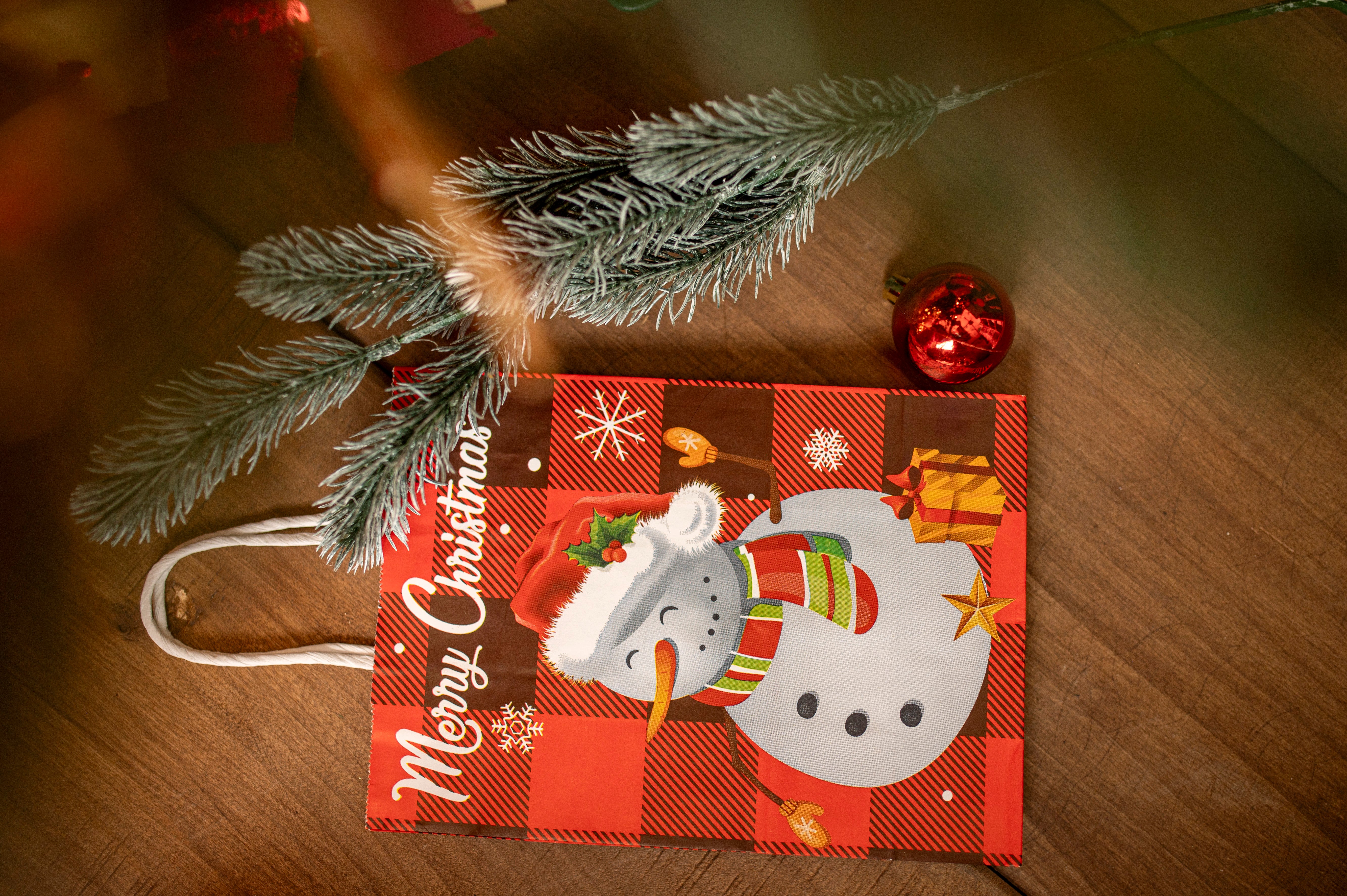 Torba Papierowa z uchwytem skręcanym 330x120x260mm czerwona krata wzór Świąteczny 4szt.