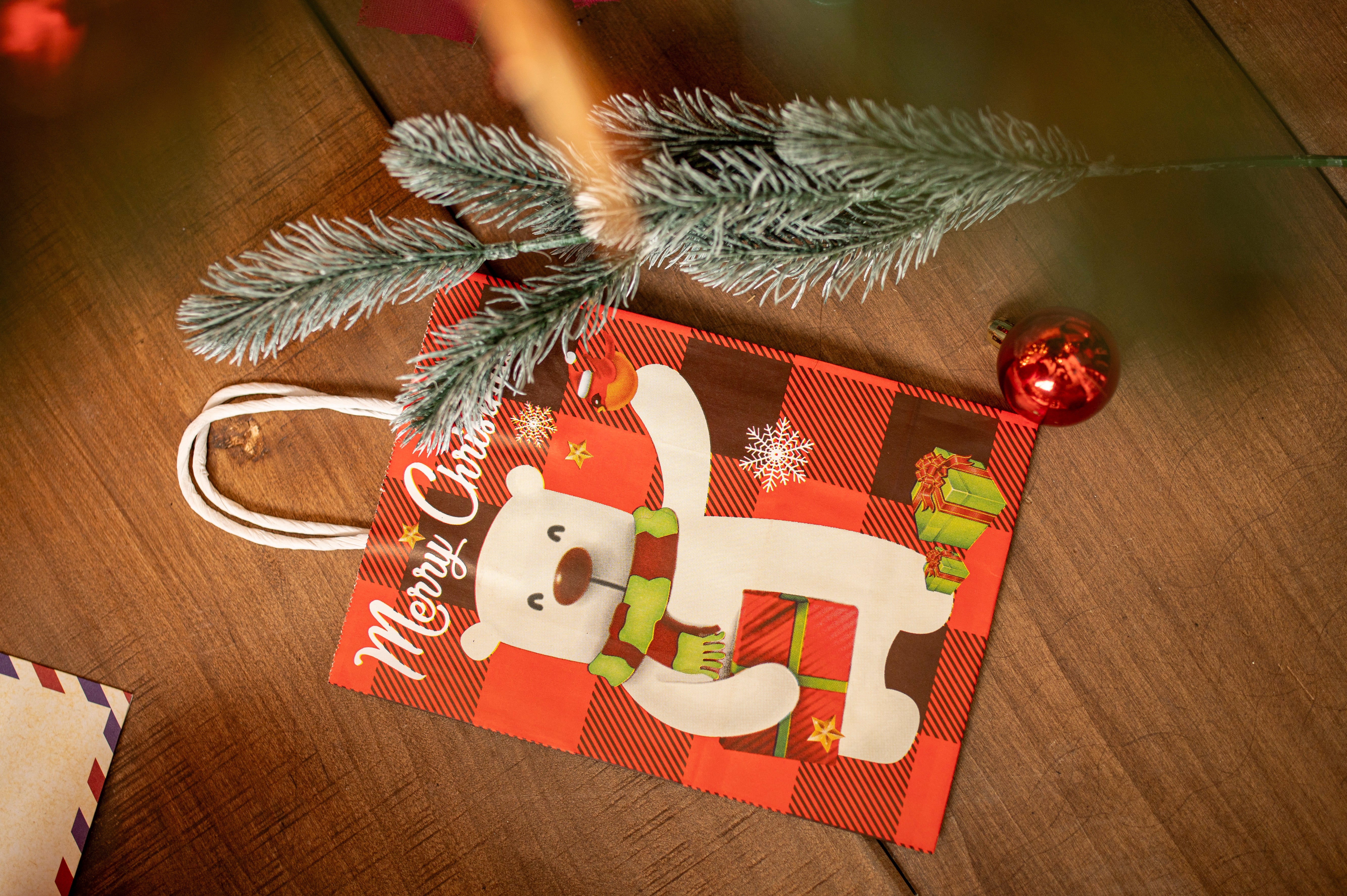 Torba Papierowa z uchwytem skręcanym 330x120x260mm czerwona krata wzór Świąteczny 4szt.