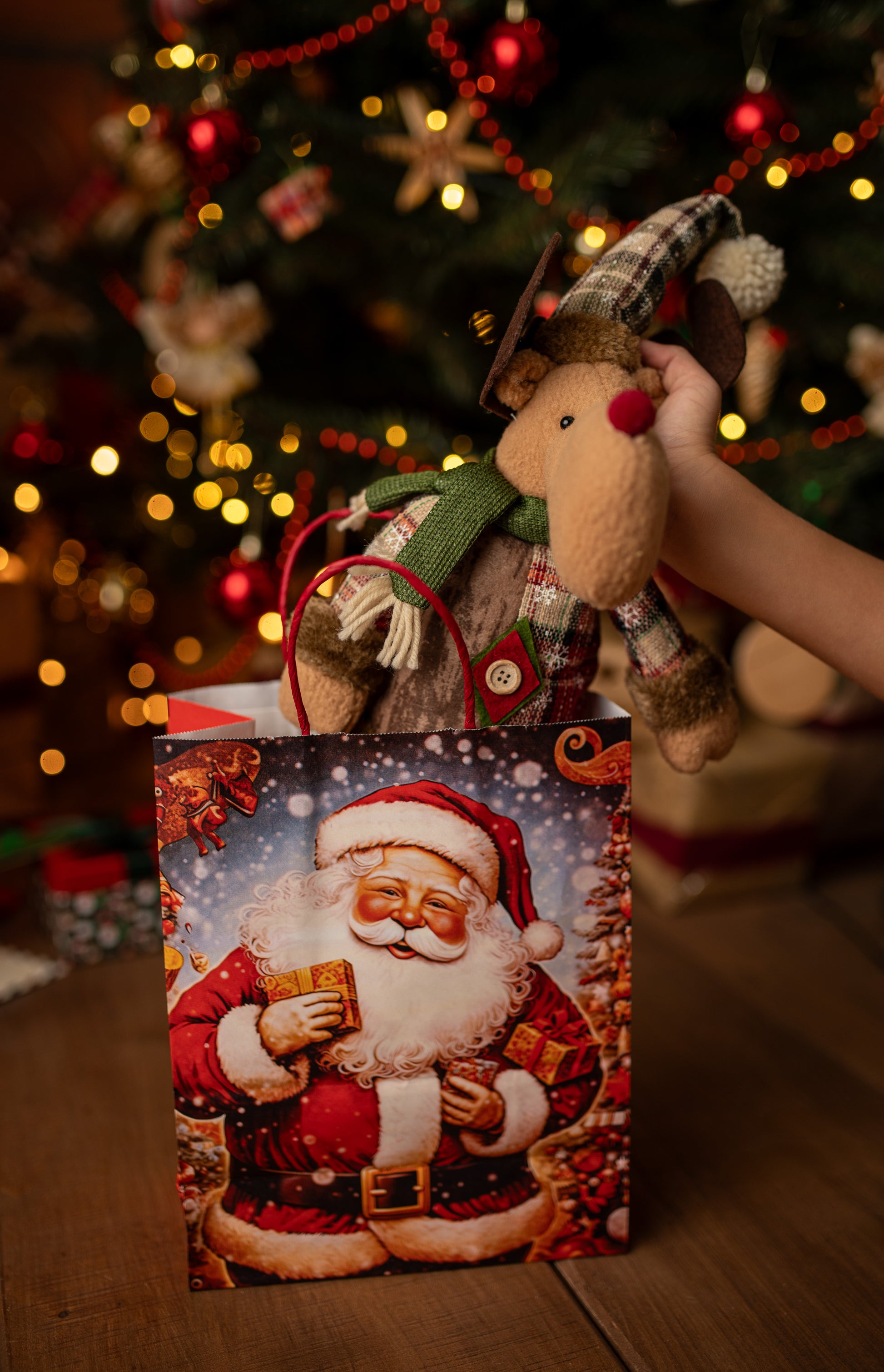 Torba Papierowa z uchwytem skręcanym 270x110x210mm brązowa Mikołaj 4szt.