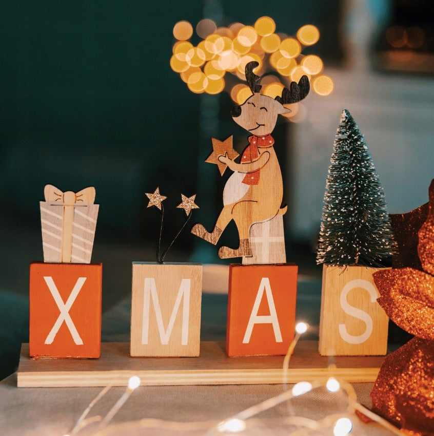 Drewniana figurka świąteczna XMAS z choinką ozdoba stojąca 18,5cm